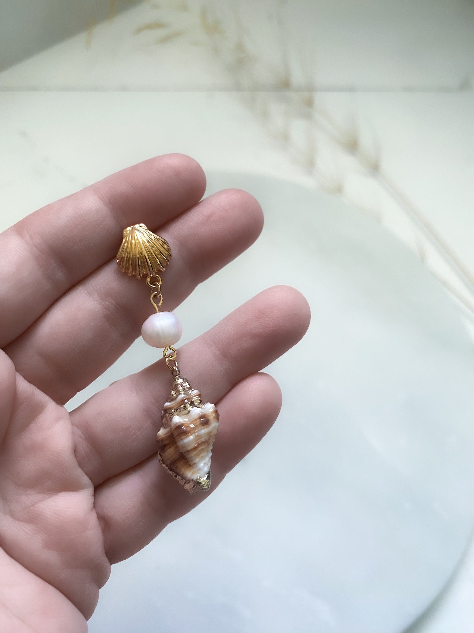 Pearl and natural shell earrings, Gold clam shell stud earrings, Siren core aesthetic jewelry, Summer little mermaids, Gift for her, MARINA