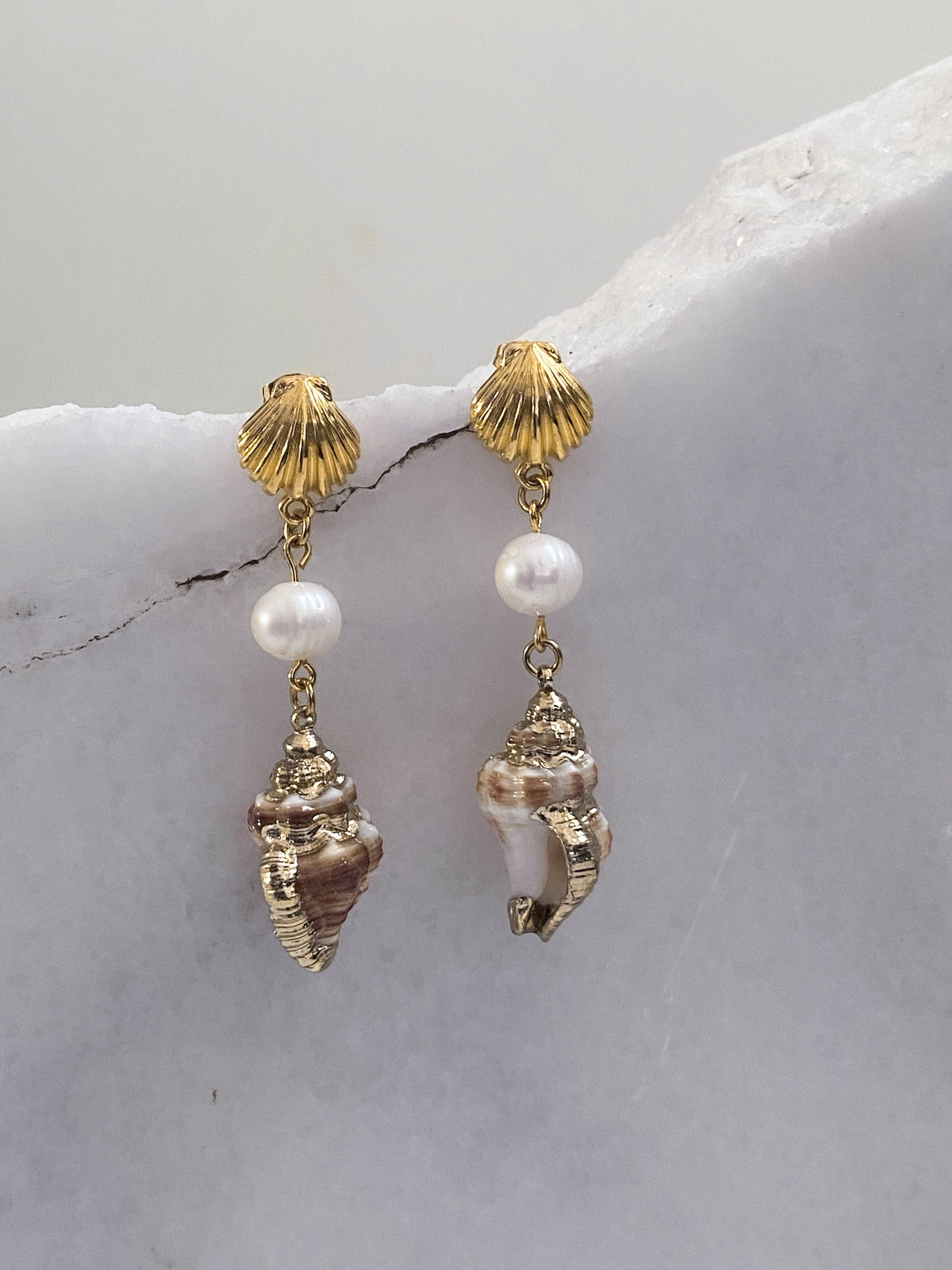 Pearl and natural shell earrings, Gold clam shell stud earrings, Siren core aesthetic jewelry, Summer little mermaids, Gift for her, MARINA