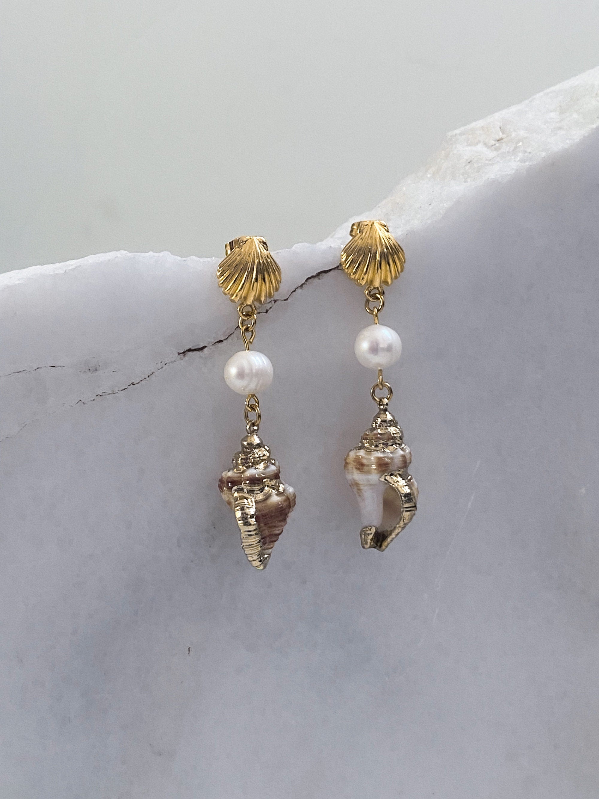 Pearl and natural shell earrings, Gold clam shell stud earrings, Siren core aesthetic jewelry, Summer little mermaids, Gift for her, MARINA