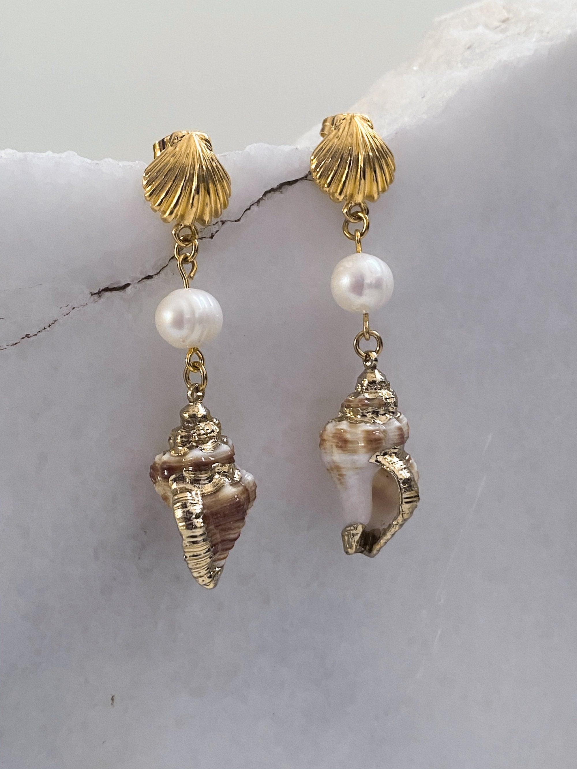 Pearl and natural shell earrings, Gold clam shell stud earrings, Siren core aesthetic jewelry, Summer little mermaids, Gift for her, MARINA