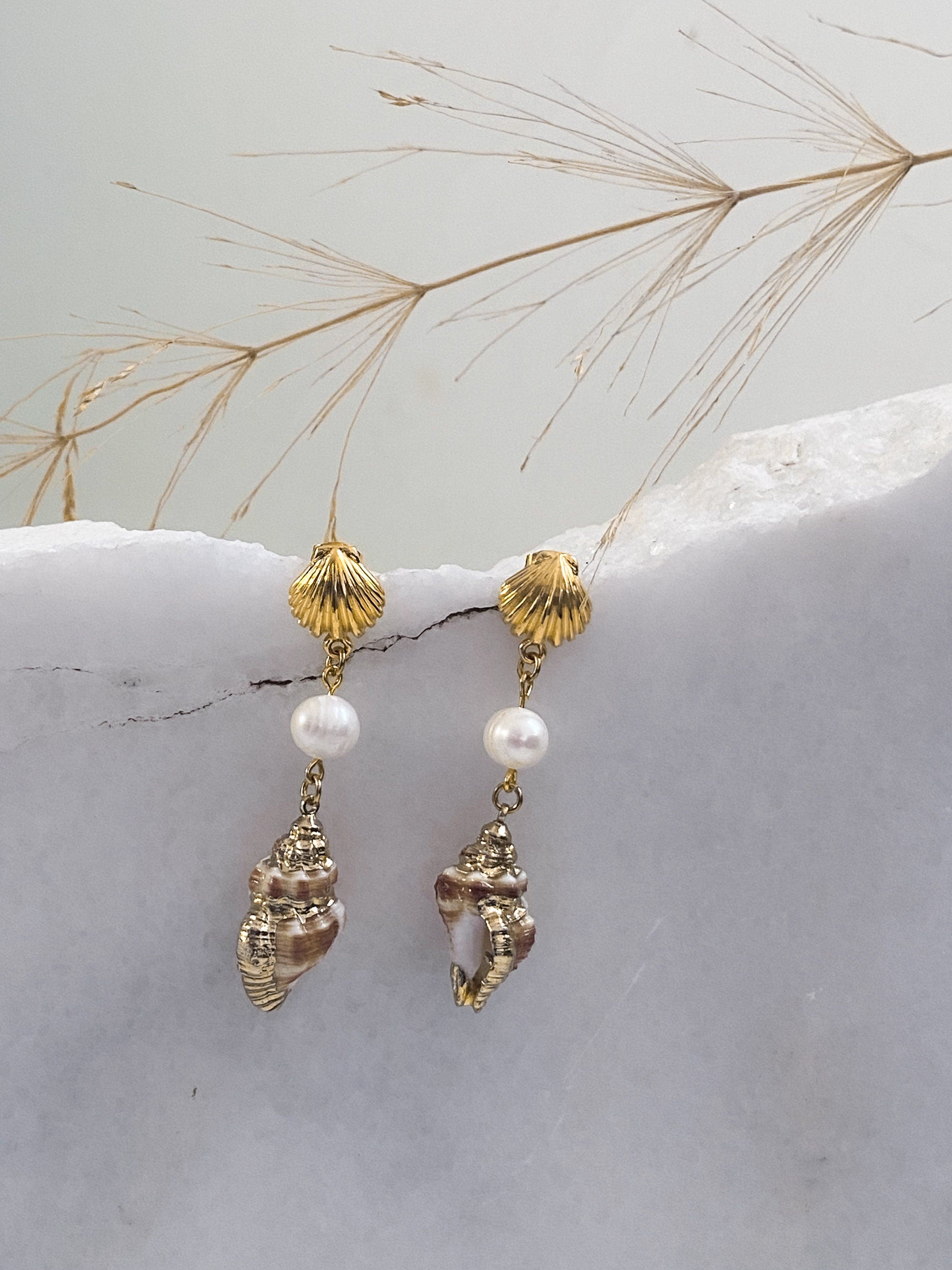 Pearl and natural shell earrings, Gold clam shell stud earrings, Siren core aesthetic jewelry, Summer little mermaids, Gift for her, MARINA