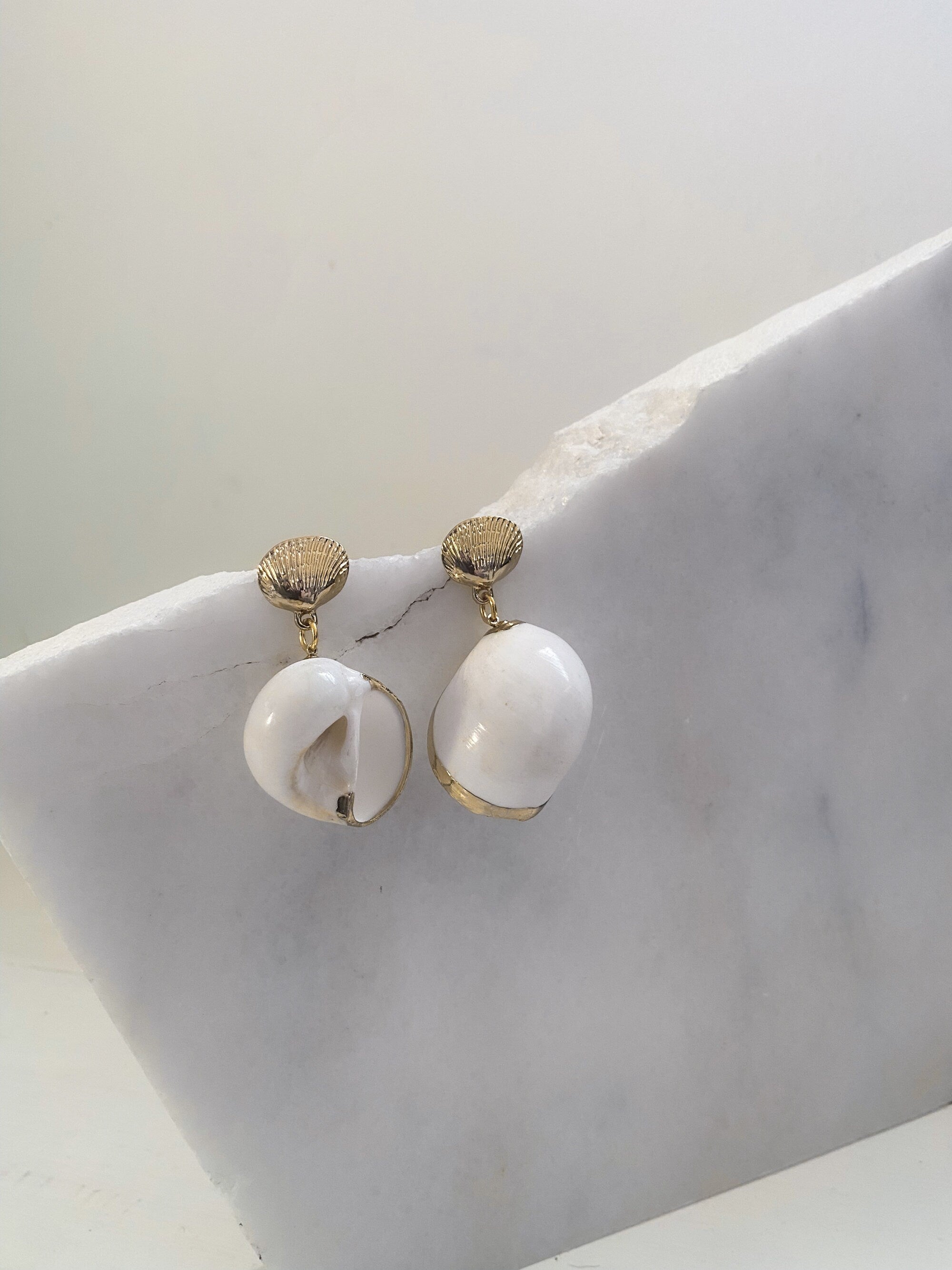 Big natural sea shell earrings, Clam gold stud earrings, Little Mermaids Jewelry, Siren core Aesthetic Jewelry, Mum Gift for Her, GRACE