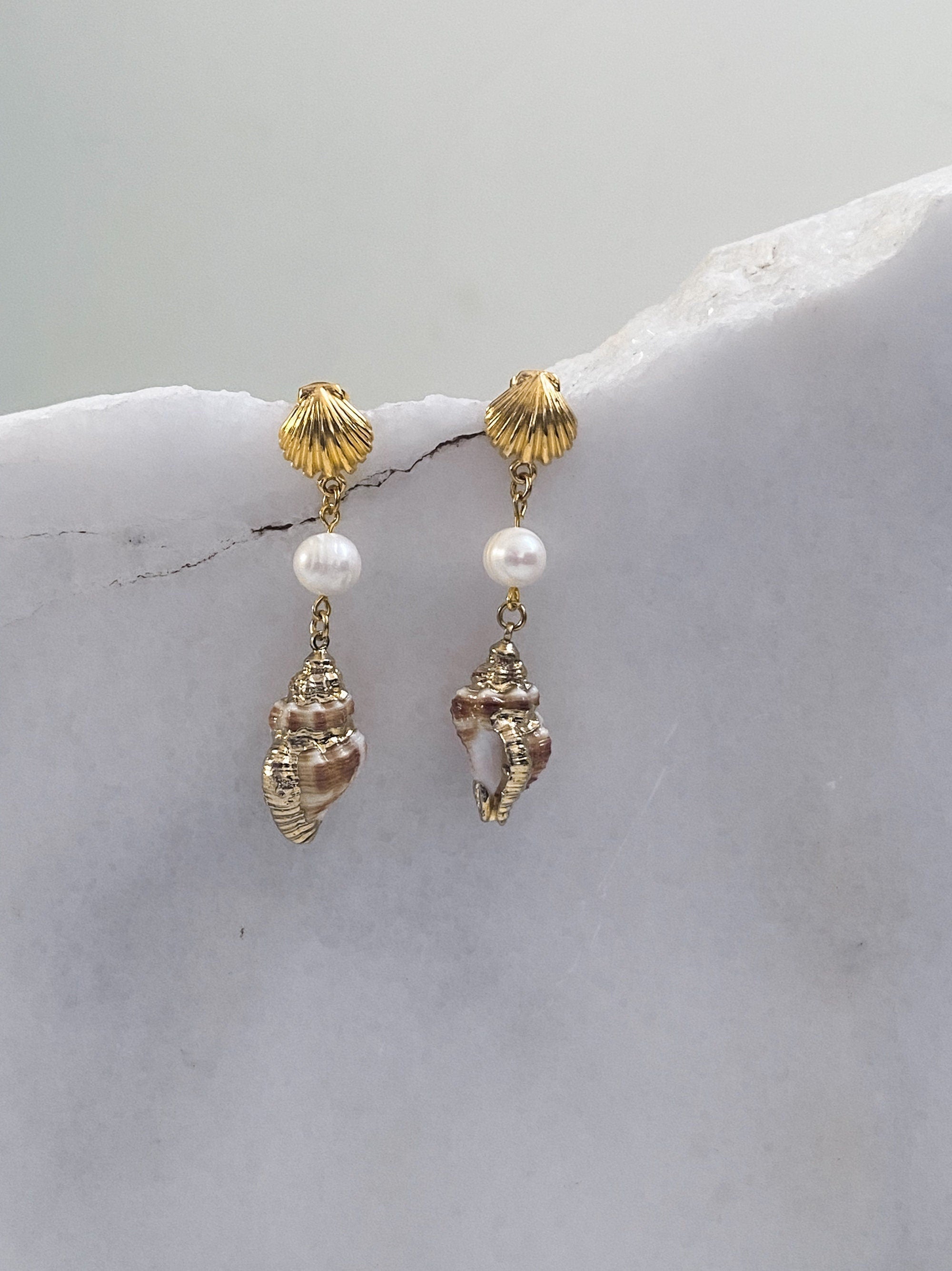 Pearl and natural shell earrings, Gold clam shell stud earrings, Siren core aesthetic jewelry, Summer little mermaids, Gift for her, MARINA