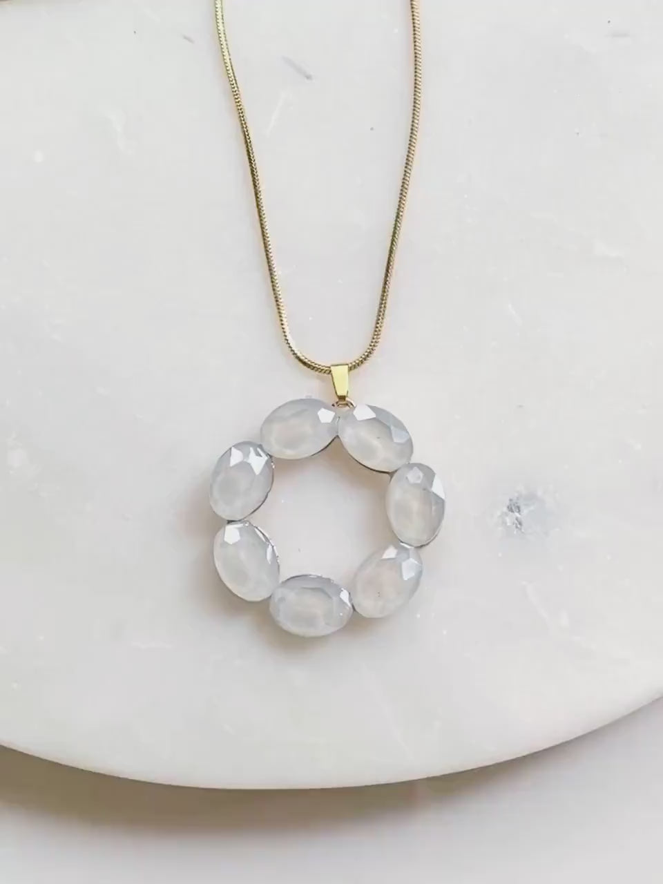 Big circle pendant necklace