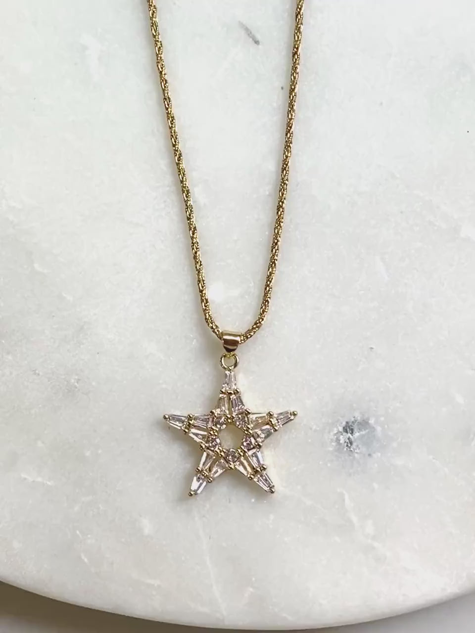 Gold Chain Star pendant necklace