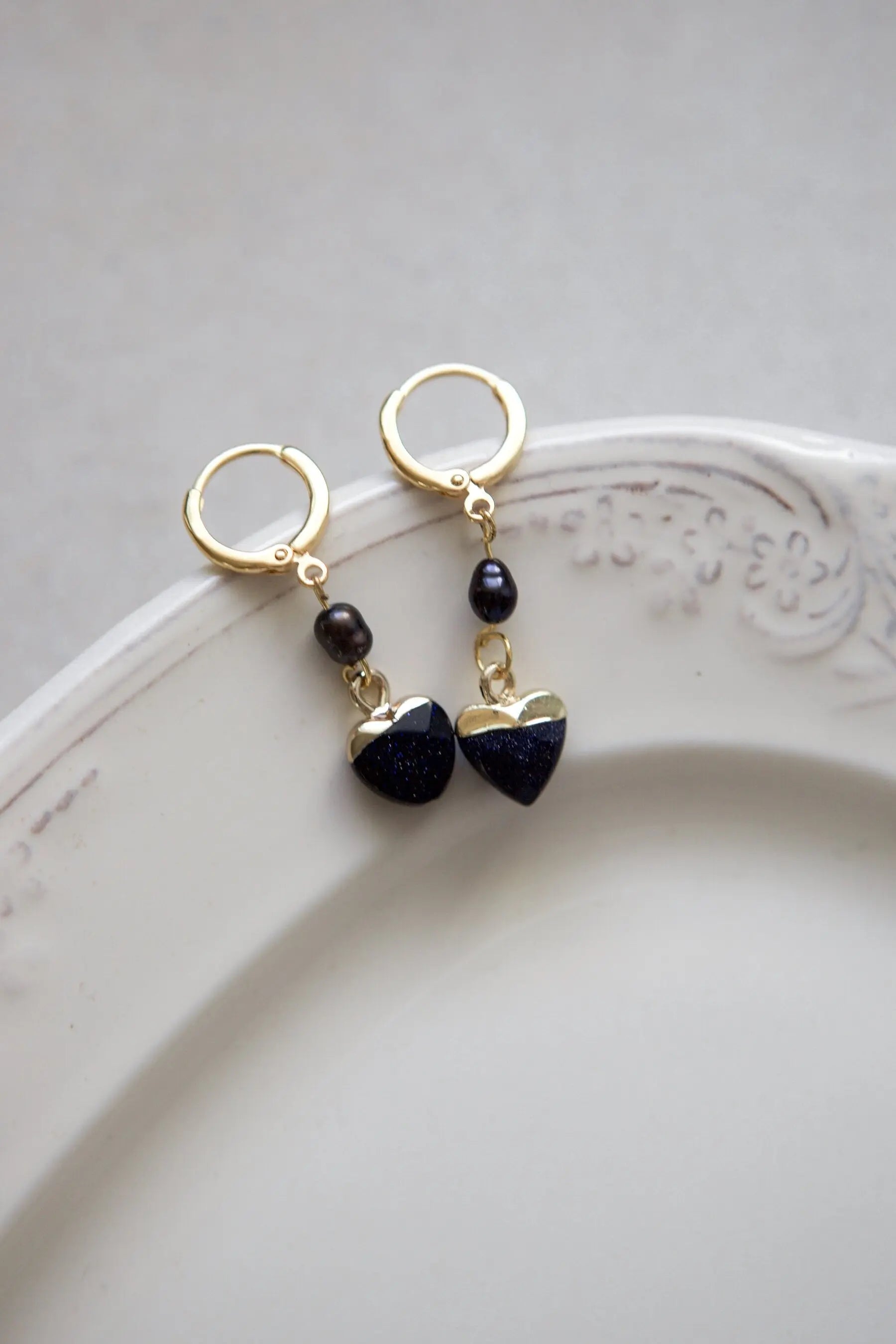 Little Heart dangle earrings, Gold huggie hoop Earrings, Cute Black freshwater pearl Earrings, Gold hoop Earrings with small hearts