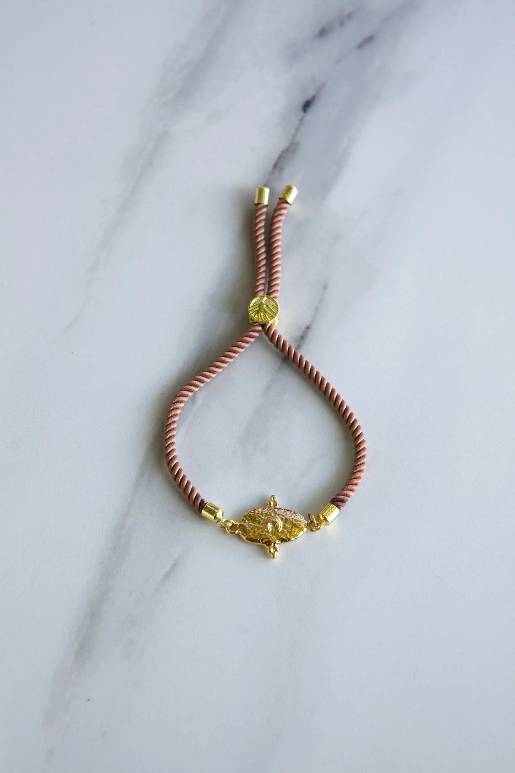 Adjustable rope Bracelet with gold tribal motif, Boho chic women bracelet, Bracelet femme en corde, stackable bracelet