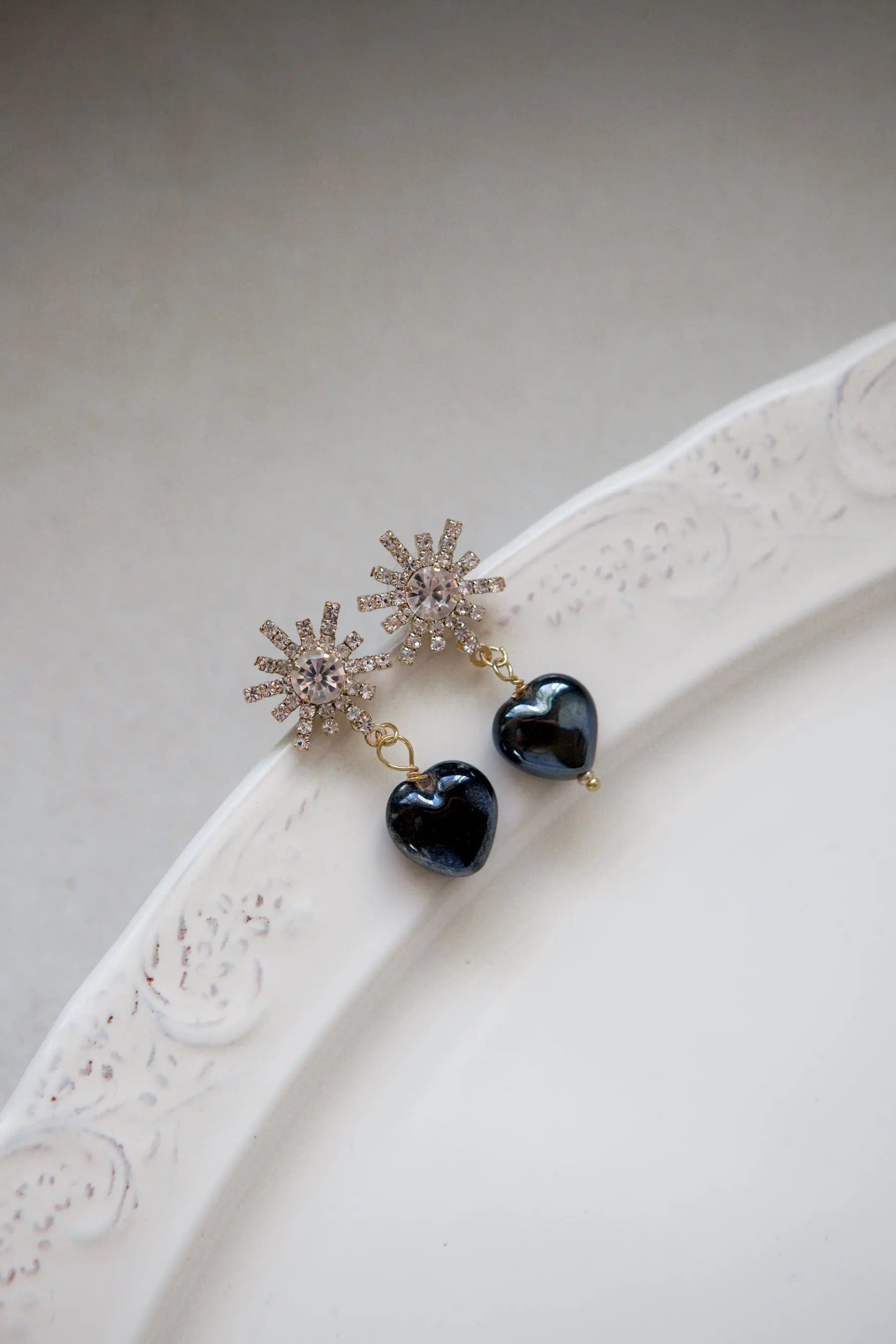 Crystal star earrings with black hearts, Big star earrings, Chunky Heart Earrings, Y2K heart earrings, Vintage style, Saint Valentines Gift