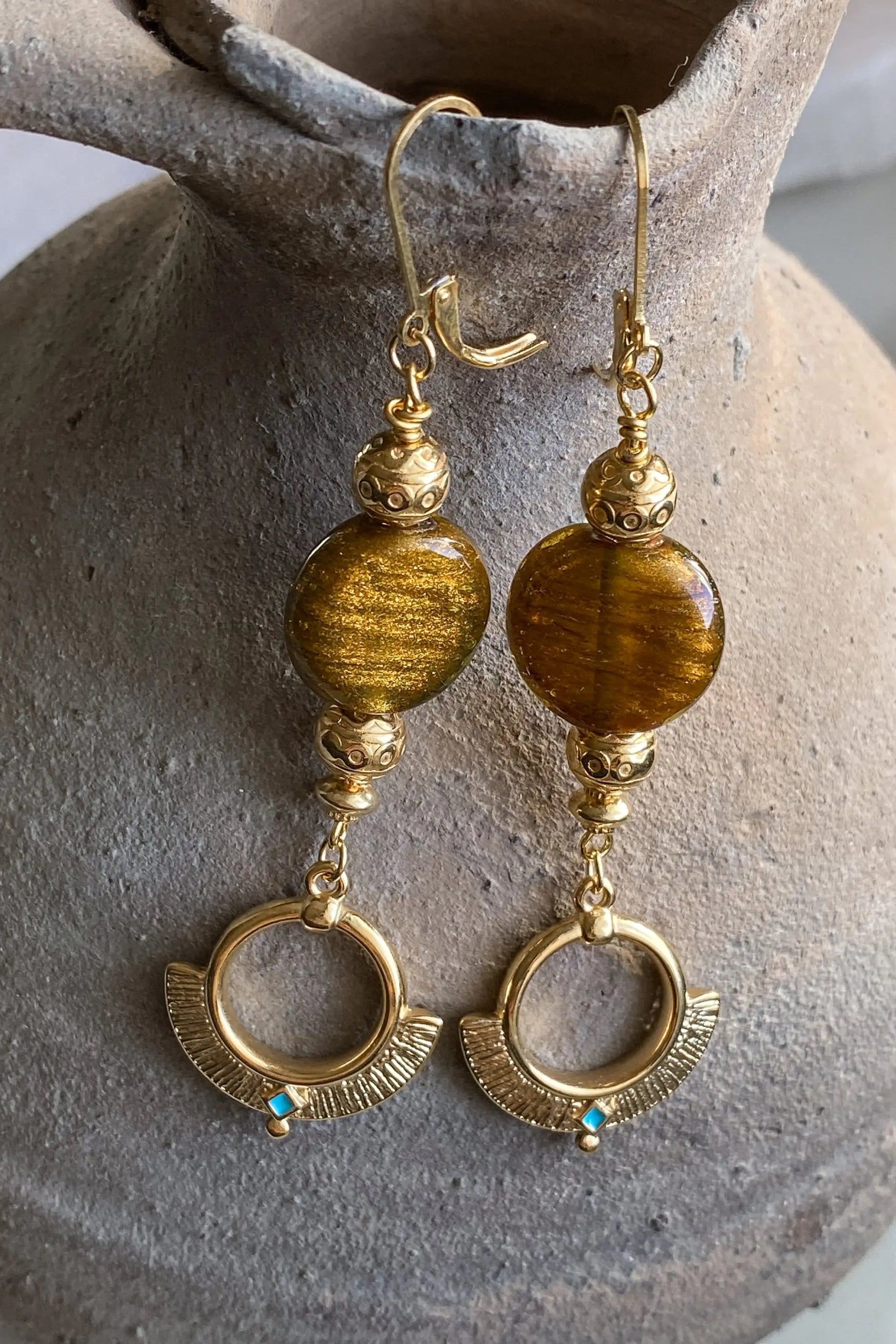 Blue Glass Crystal Earrings, Bijoux Ethniques en or, Tribal Boho Earrings, Gold Statement Earrings, Bijoux Artisanaux, ODYSSOS