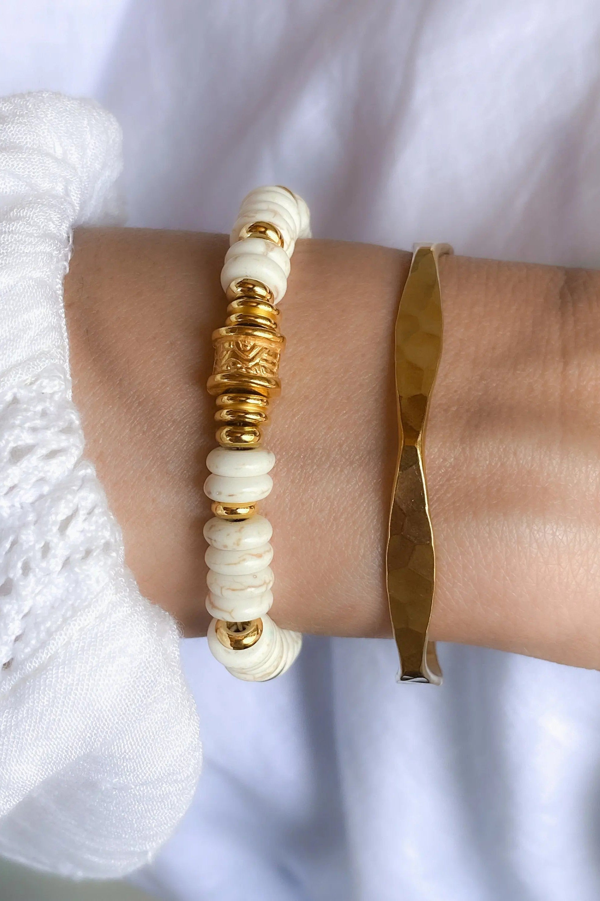 Heishi howlite beads bracelet, Turquoise White beaded Bracelet, Surfers ethnic bracelet, Boho chic bracelet femme, stackable bracelets