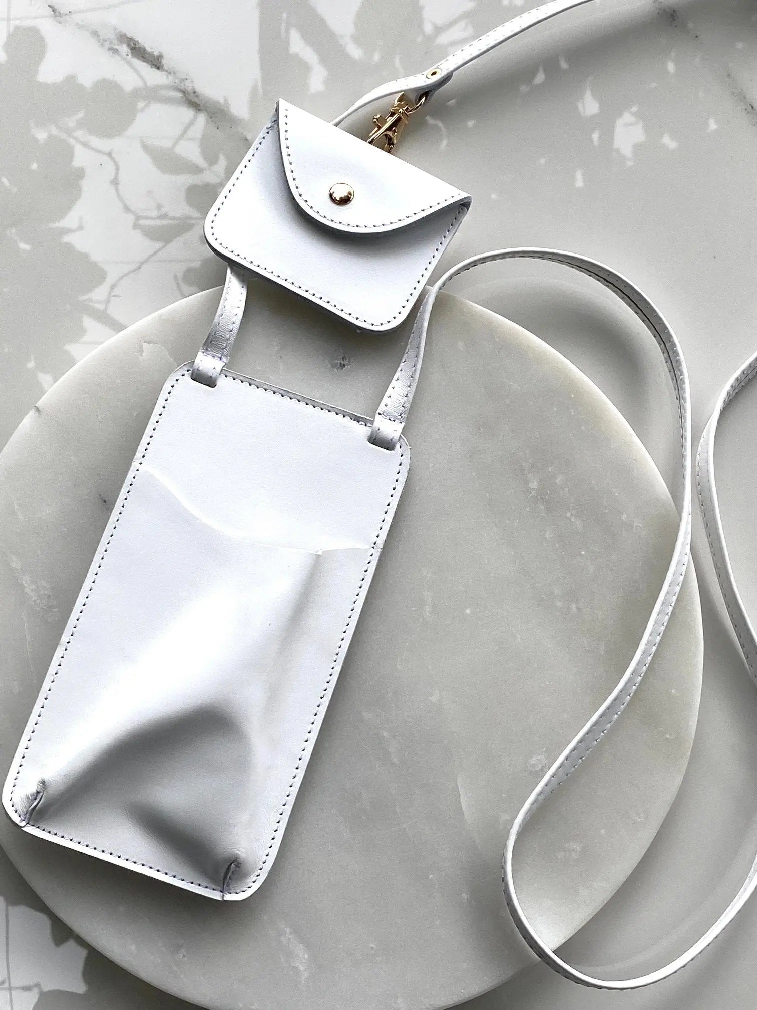 IRIS, Leather Phone crossbody bag, Mobile Phone Case Wallet, Air pods case, Portable phone cover, card slot, fashion mobile phone case