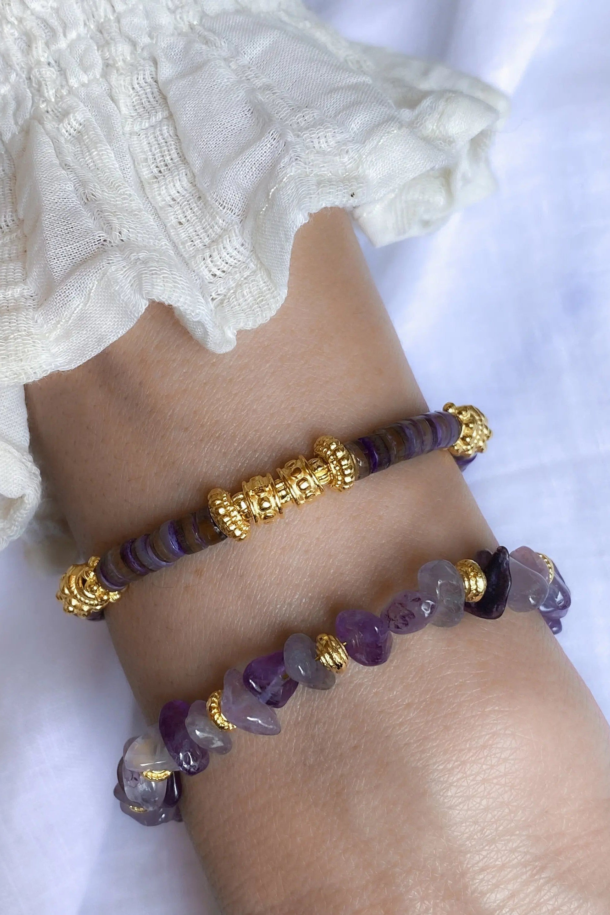 Heishi shell beads bracelet, White beaded Bracelet, Surfers ethnic bracelet, Boho chic bracelet femme, stackable bracelets