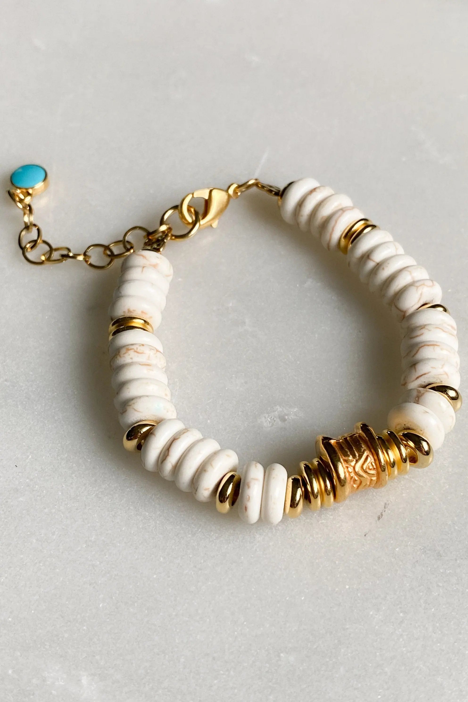 Heishi howlite beads bracelet, Turquoise White beaded Bracelet, Surfers ethnic bracelet, Boho chic bracelet femme, stackable bracelets