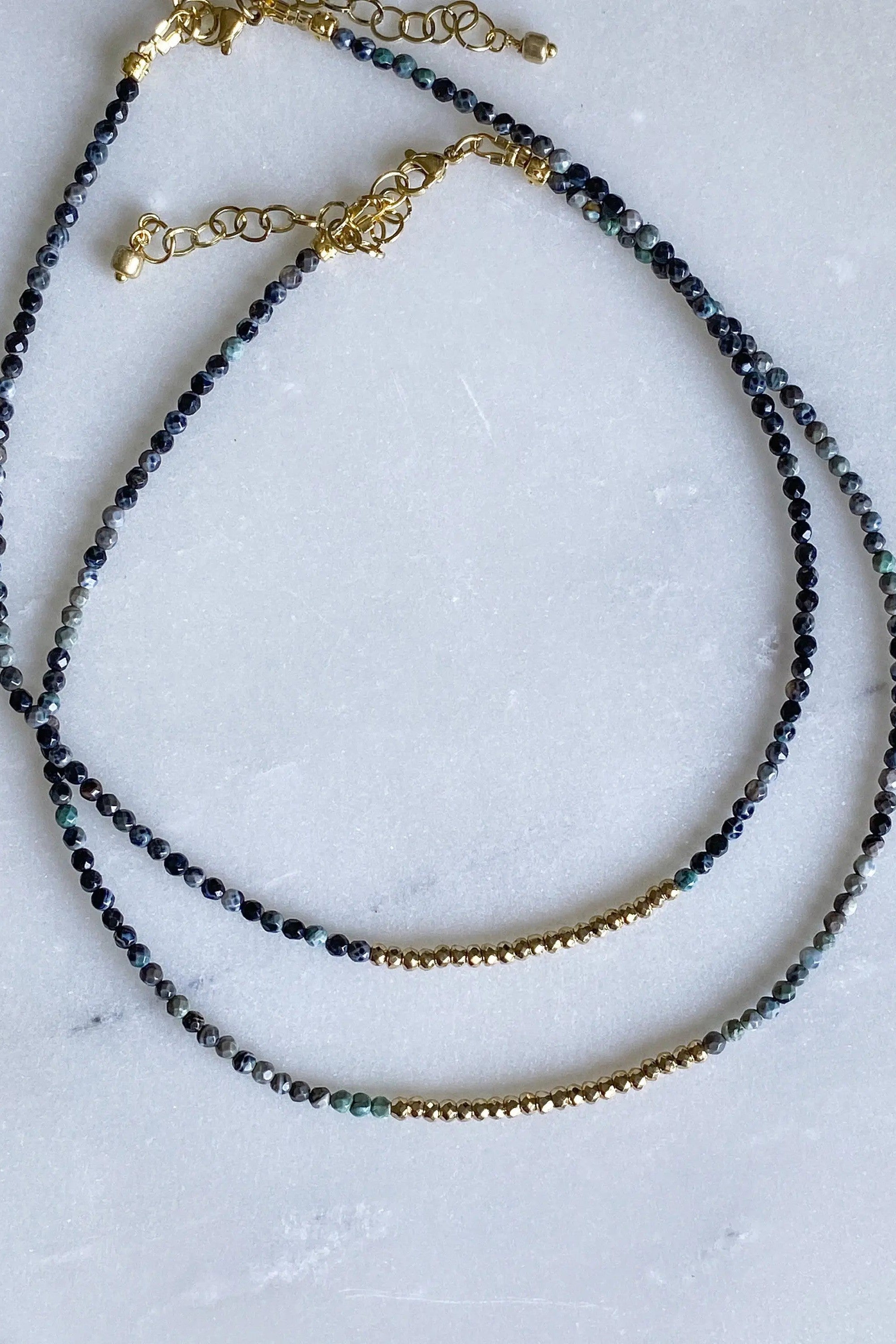 NAFSIKA Agate Beaded Necklace, Heishi surfer necklace, Dainty choker necklace, Gold hematite layering necklace, Collier pierre boho