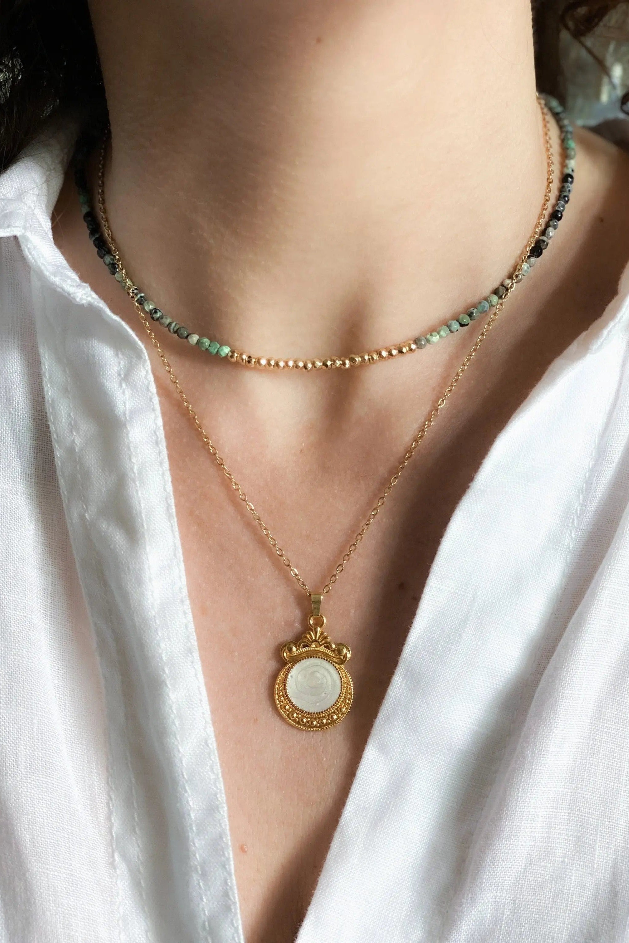 NAFSIKA Agate Beaded Necklace, Heishi surfer necklace, Dainty choker necklace, Gold hematite layering necklace, Collier pierre boho