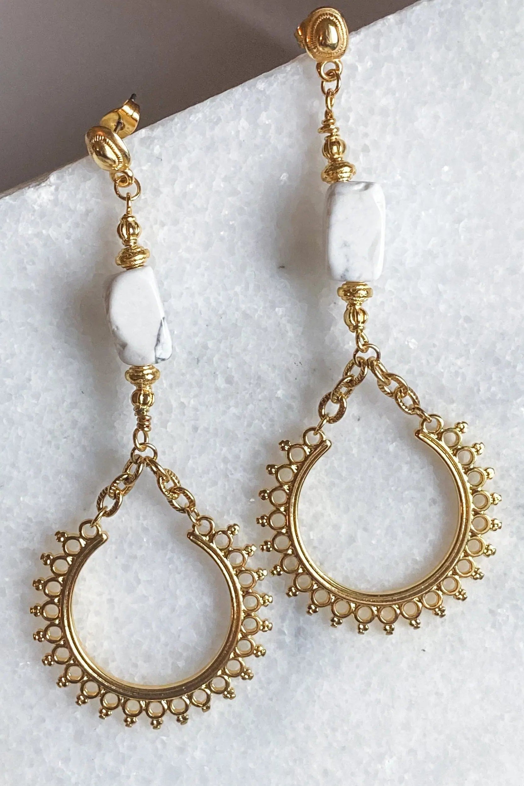 White and Gold Statement Earrings, Bijoux Ethniques, Big gypsy Earrings, Tribal and boho earrings, gold ethnic earring, ÉRIS
