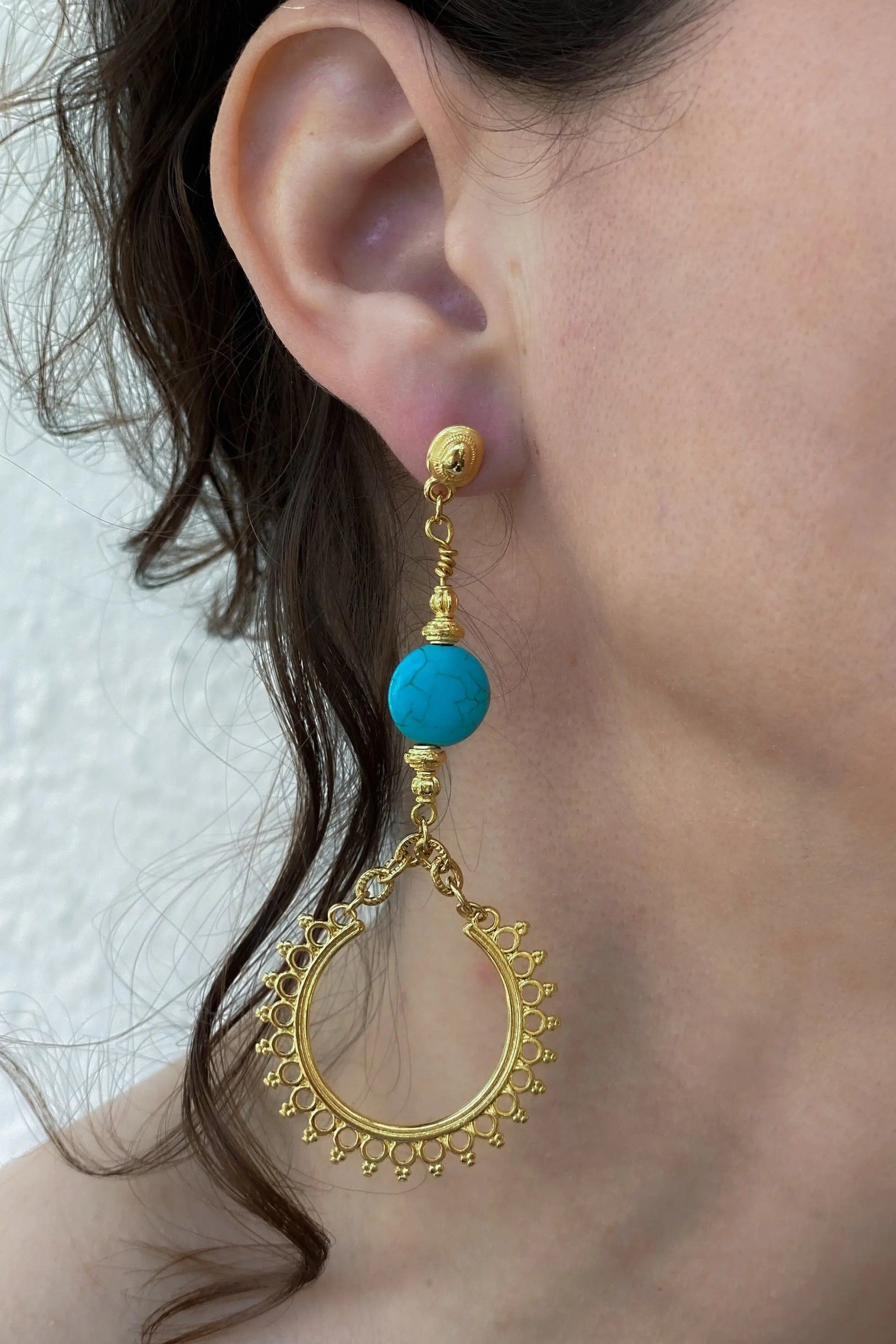 White and Gold Statement Earrings, Bijoux Ethniques, Big gypsy Earrings, Tribal and boho earrings, gold ethnic earring, ÉRIS