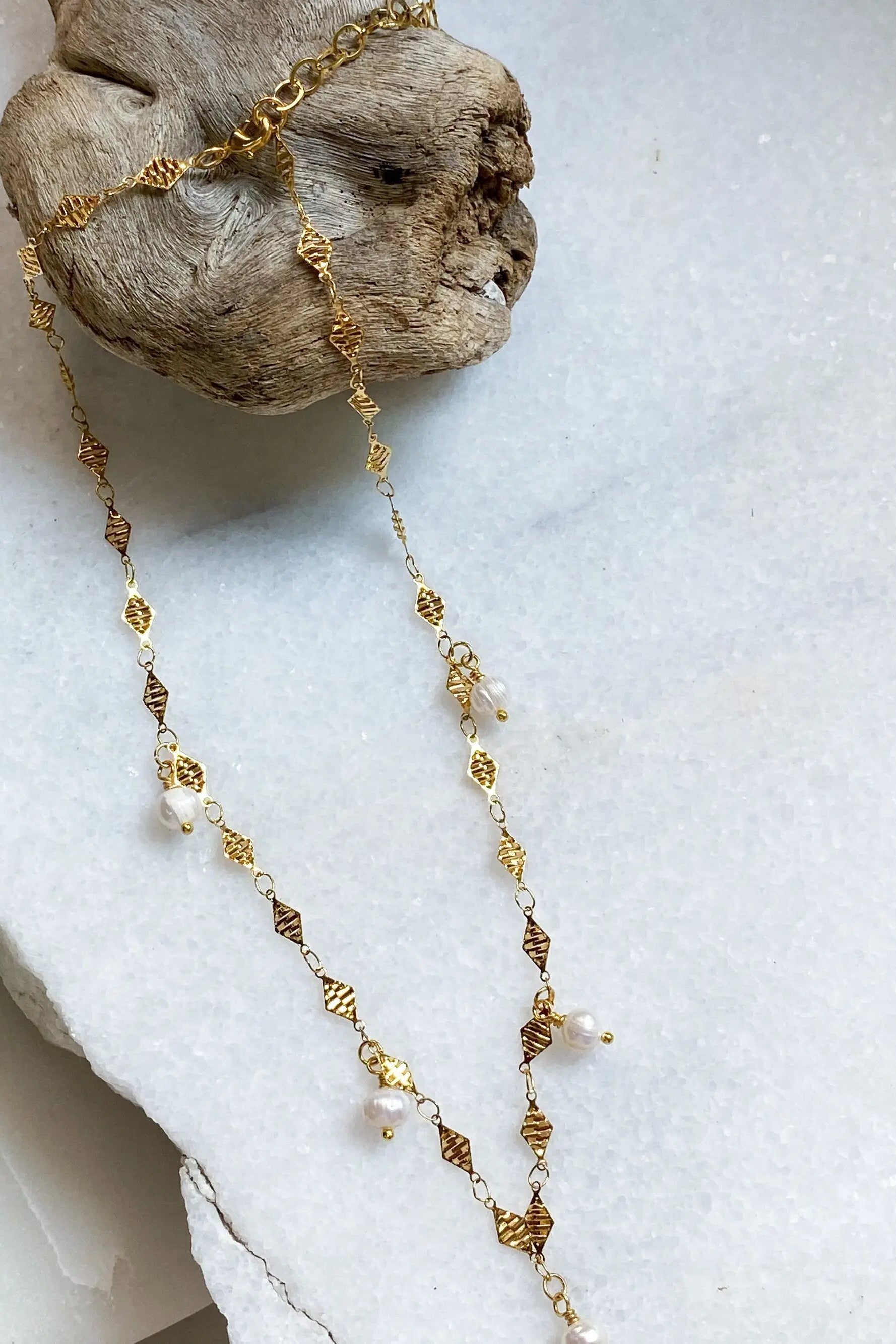 KARISA Thin gold chain necklace with pearls, Boho chic Dainty pearl necklace, Freshwater pearls necklace, Minimalist white pearls necklace