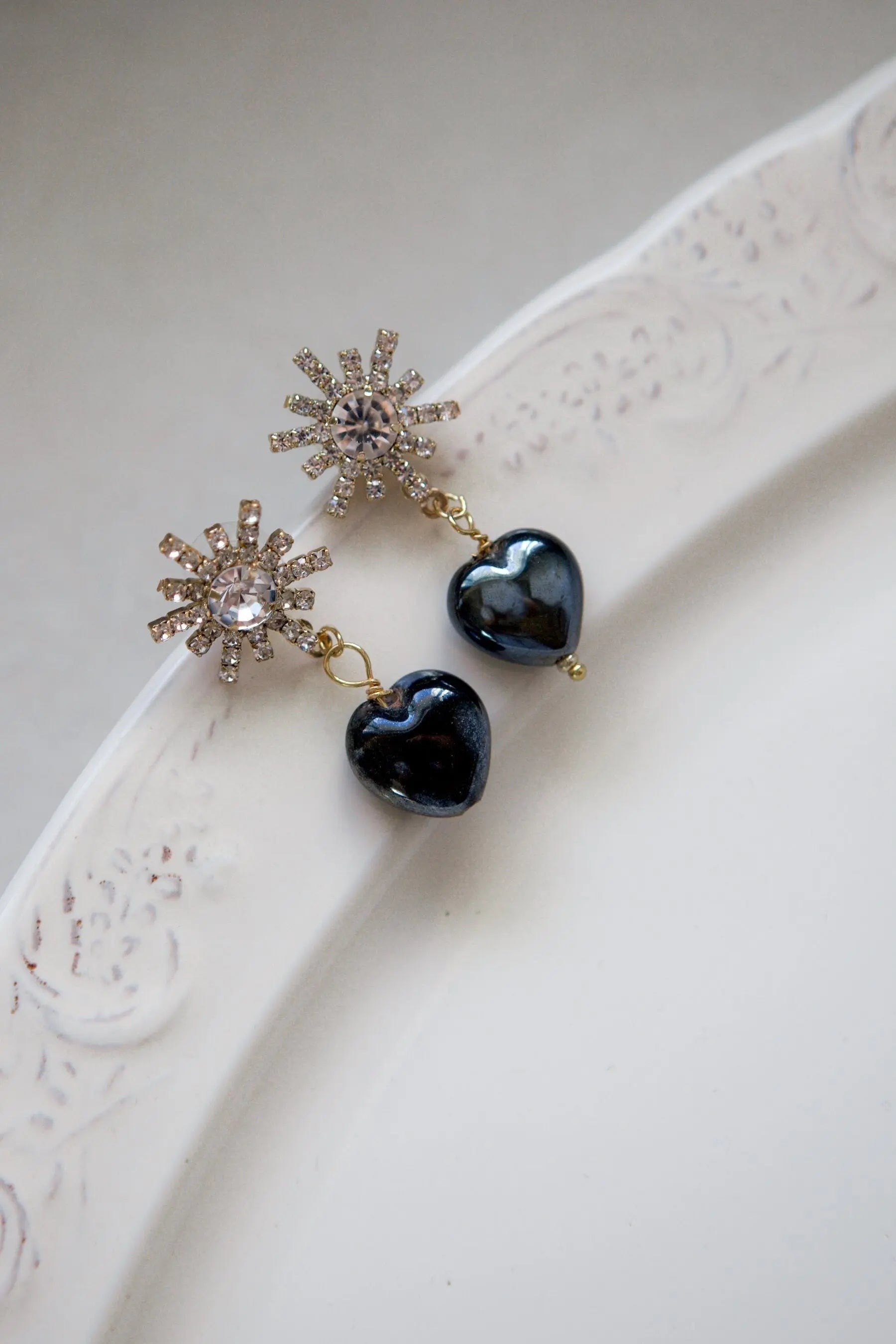 Crystal star earrings with black hearts, Big star earrings, Chunky Heart Earrings, Y2K heart earrings, Vintage style, Saint Valentines Gift