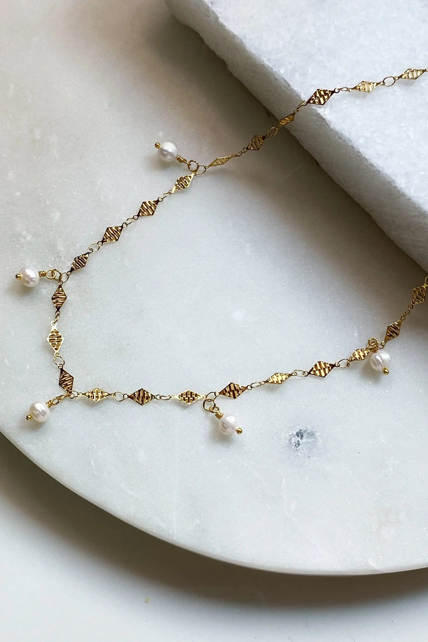 KARISA Thin gold chain necklace with pearls, Boho chic Dainty pearl necklace, Freshwater pearls necklace, Minimalist white pearls necklace