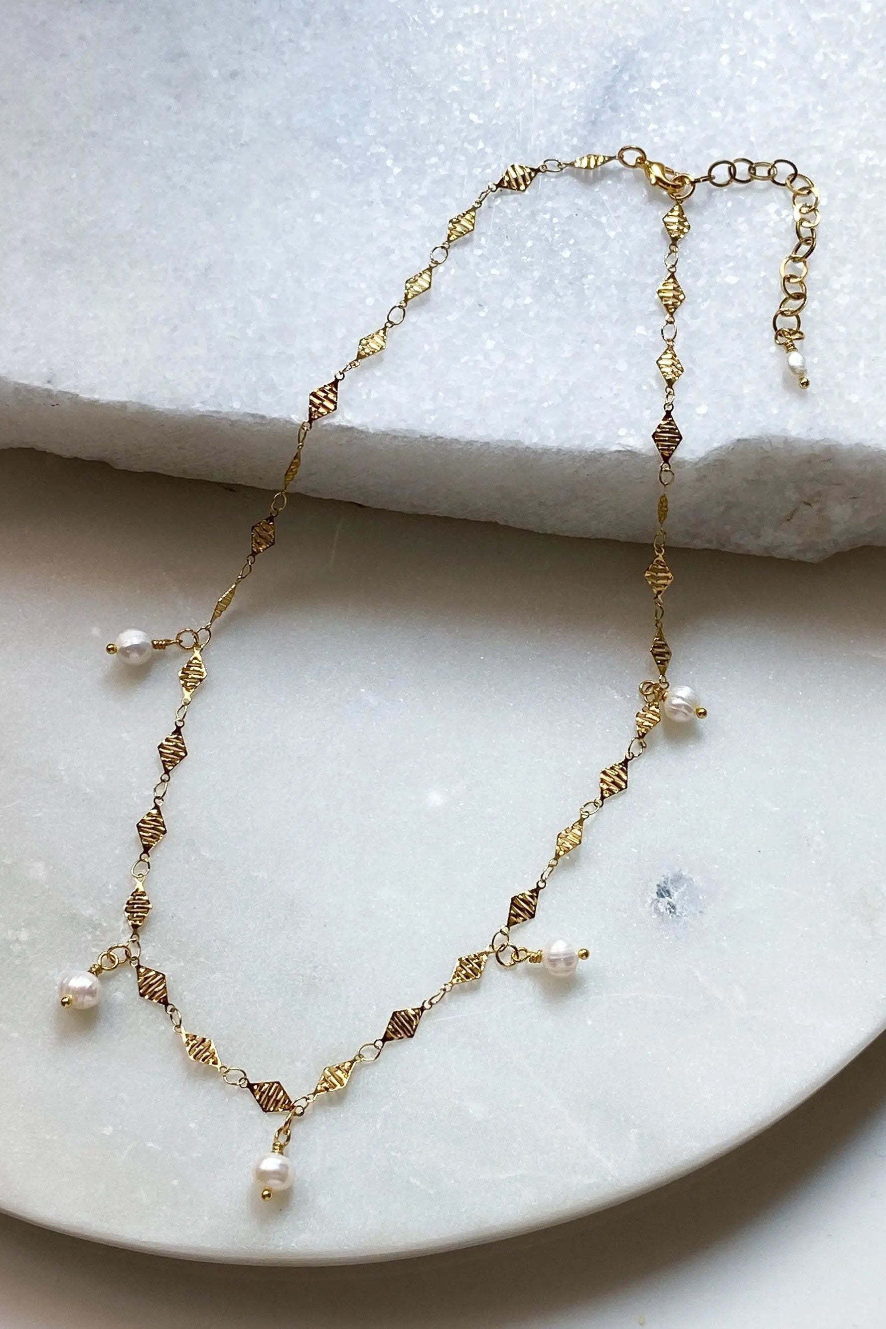 KARISA Thin gold chain necklace with pearls, Boho chic Dainty pearl necklace, Freshwater pearls necklace, Minimalist white pearls necklace