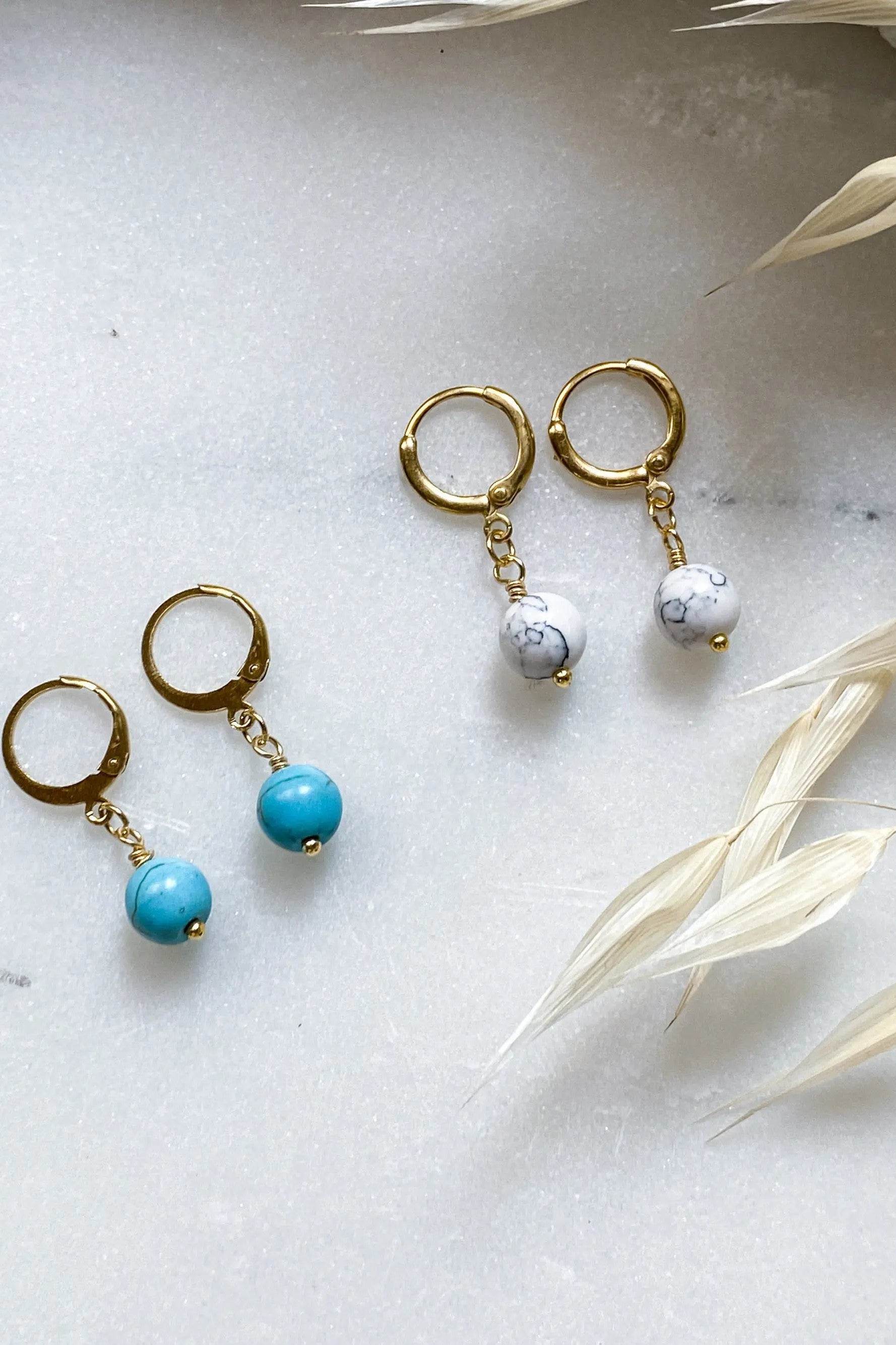 SABINA Gold Huggie Hoop Earrings with pearls , Dainty Hoop Earrings, Minimalist cute earrings, Boho chic pearls earrings, Gift for her