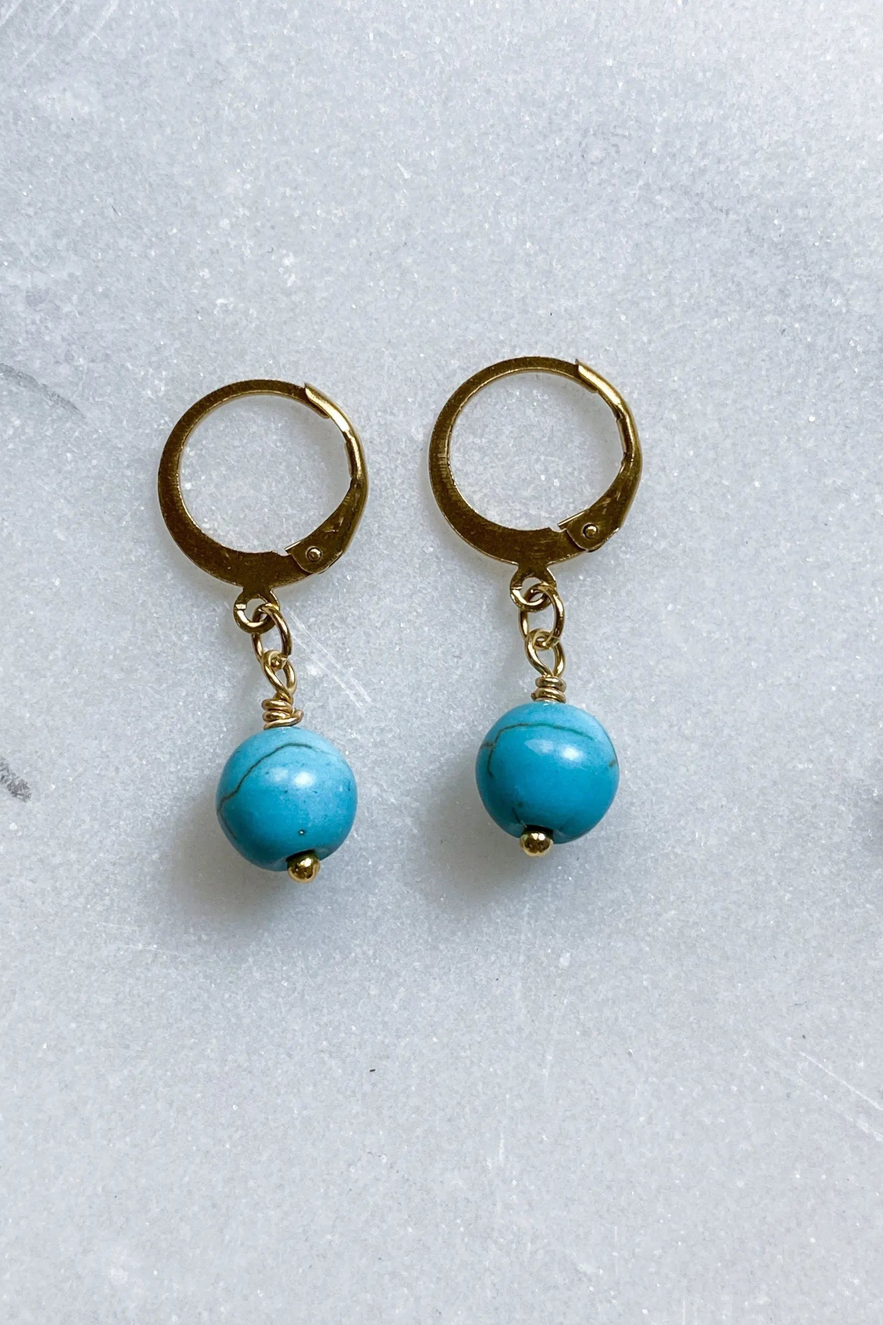 SABINA Gold Huggie Hoop Earrings with pearls , Dainty Hoop Earrings, Minimalist cute earrings, Boho chic pearls earrings, Gift for her