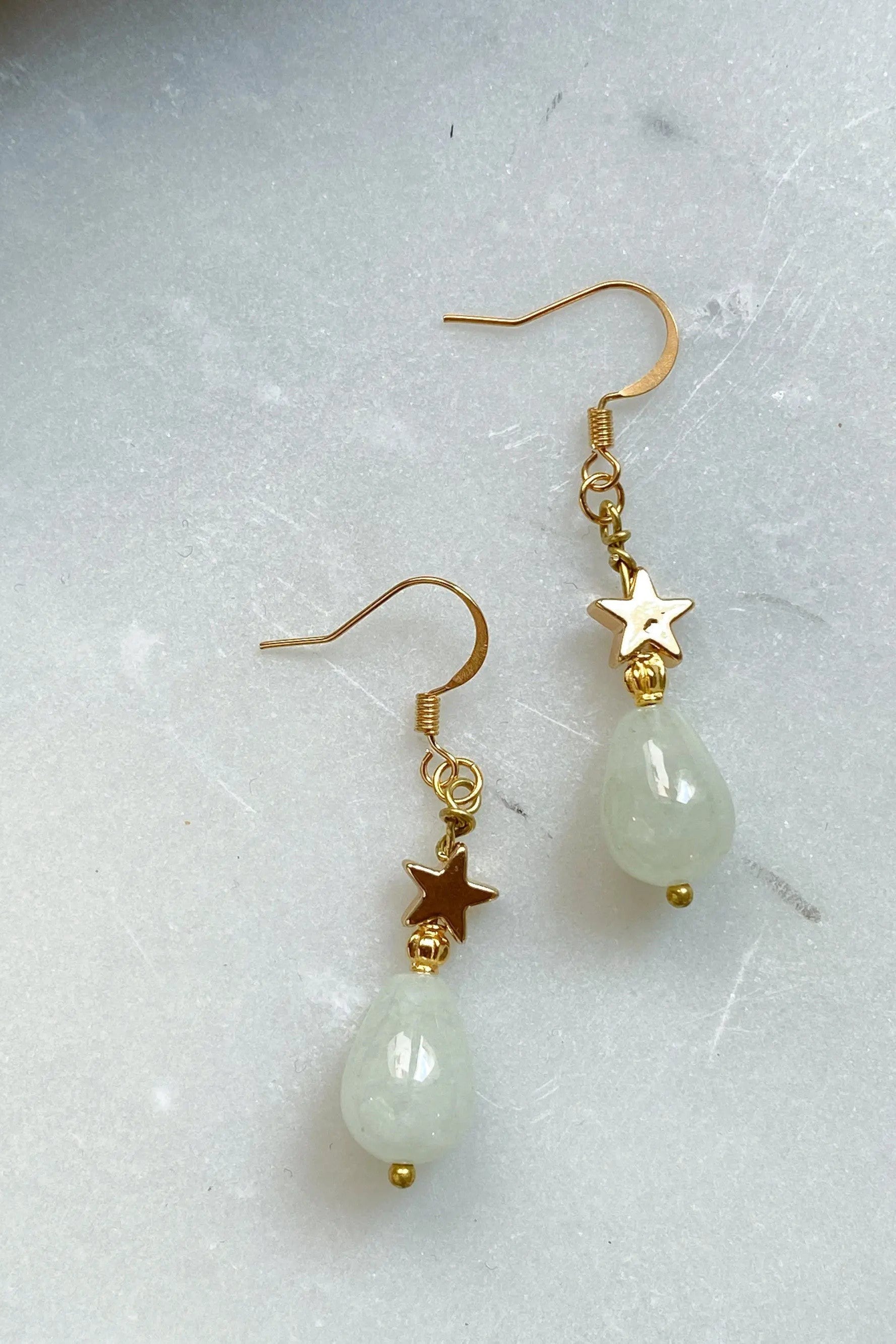 Gold star earrings, Agate Tear drop dangle Earrings, Boho chic earrings, Cute little star Earrings, Stern Ohrringe, Gift for her