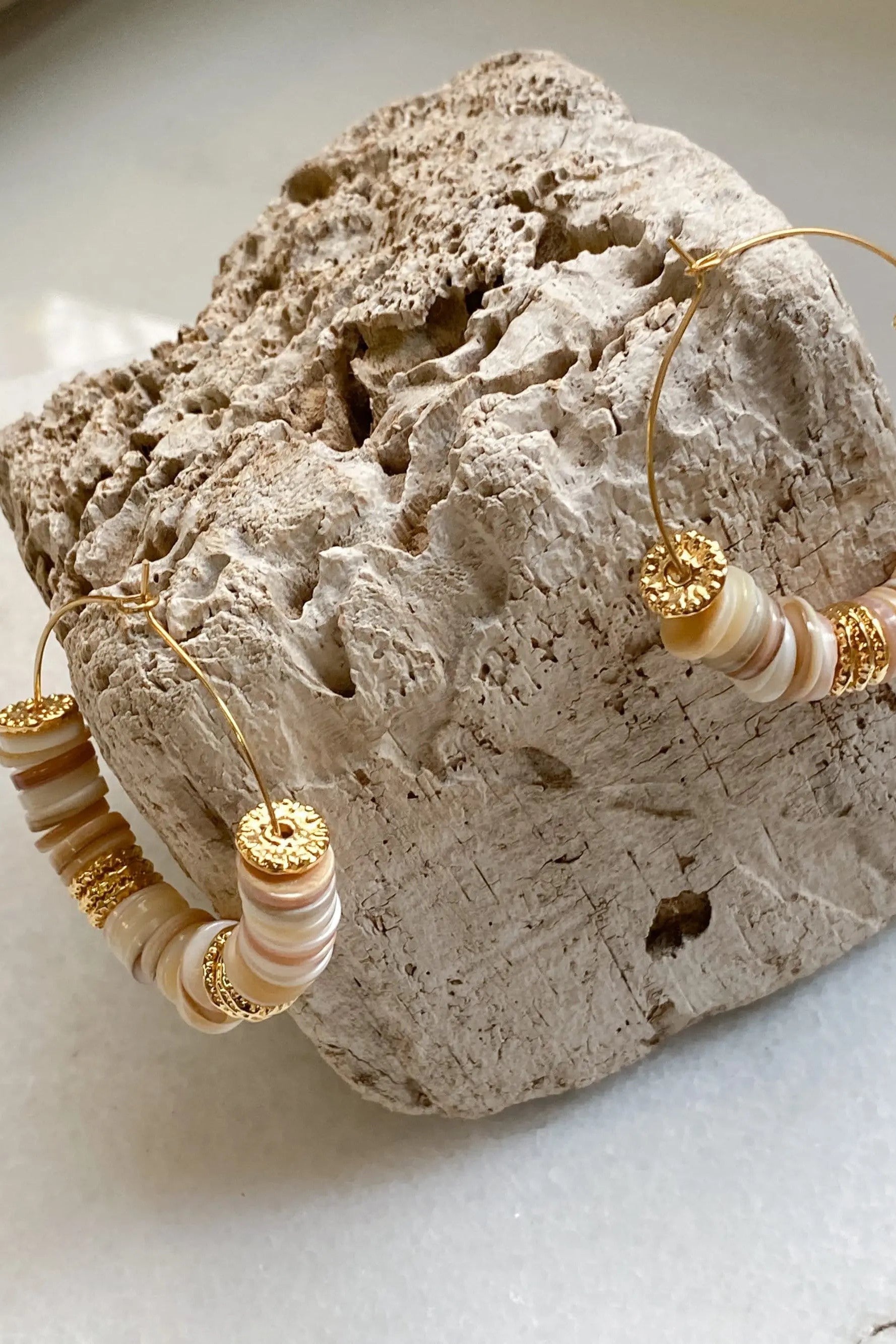 SHELL Hoop earrings, Natural heishi beads earrings , Earthy colors hoop earrings, Creoles boho, Hoop Gypsy earrings, Summer jewelry