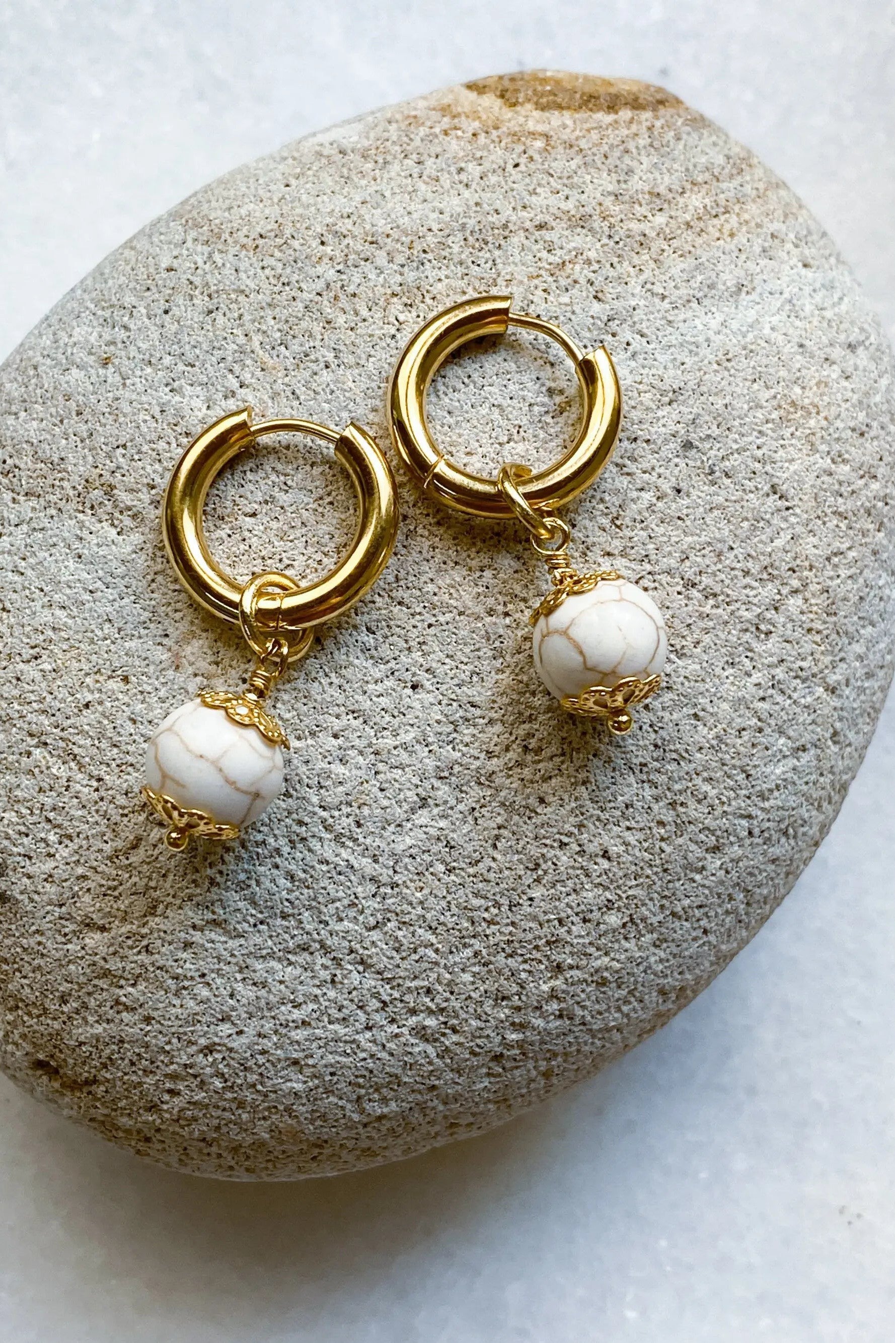 SORAYA Medium Huggie Hoop Earrings with gem charms, Gold Hoop Earrings, Minimalist cute earrings, Boho chic howlite earrings, Gift for her