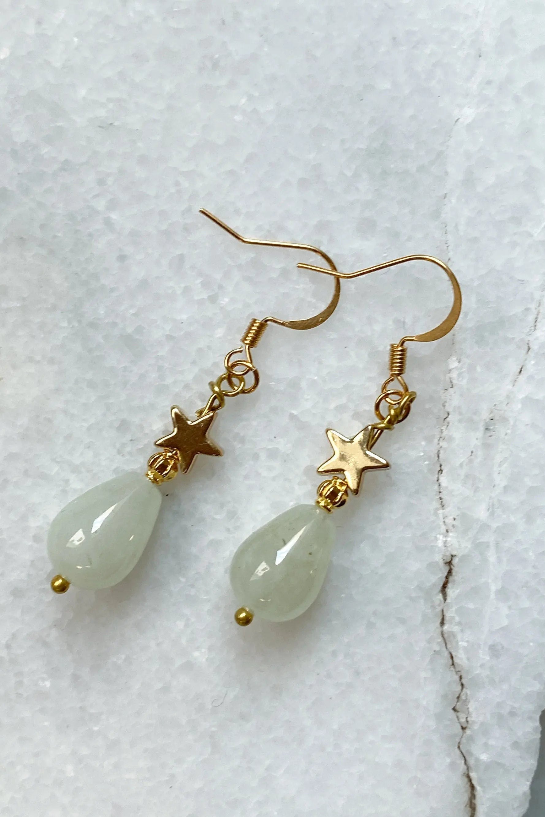 Gold star earrings, Agate Tear drop dangle Earrings, Boho chic earrings, Cute little star Earrings, Stern Ohrringe, Gift for her