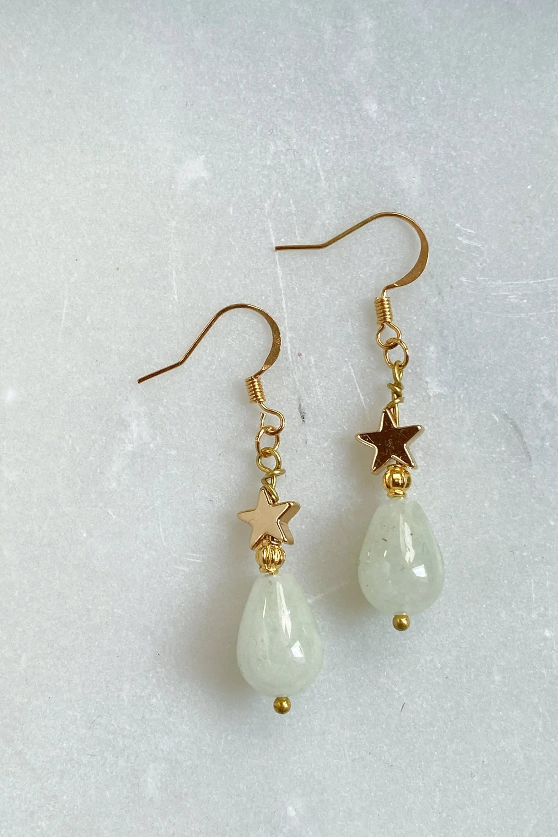 Gold star earrings, Agate Tear drop dangle Earrings, Boho chic earrings, Cute little star Earrings, Stern Ohrringe, Gift for her