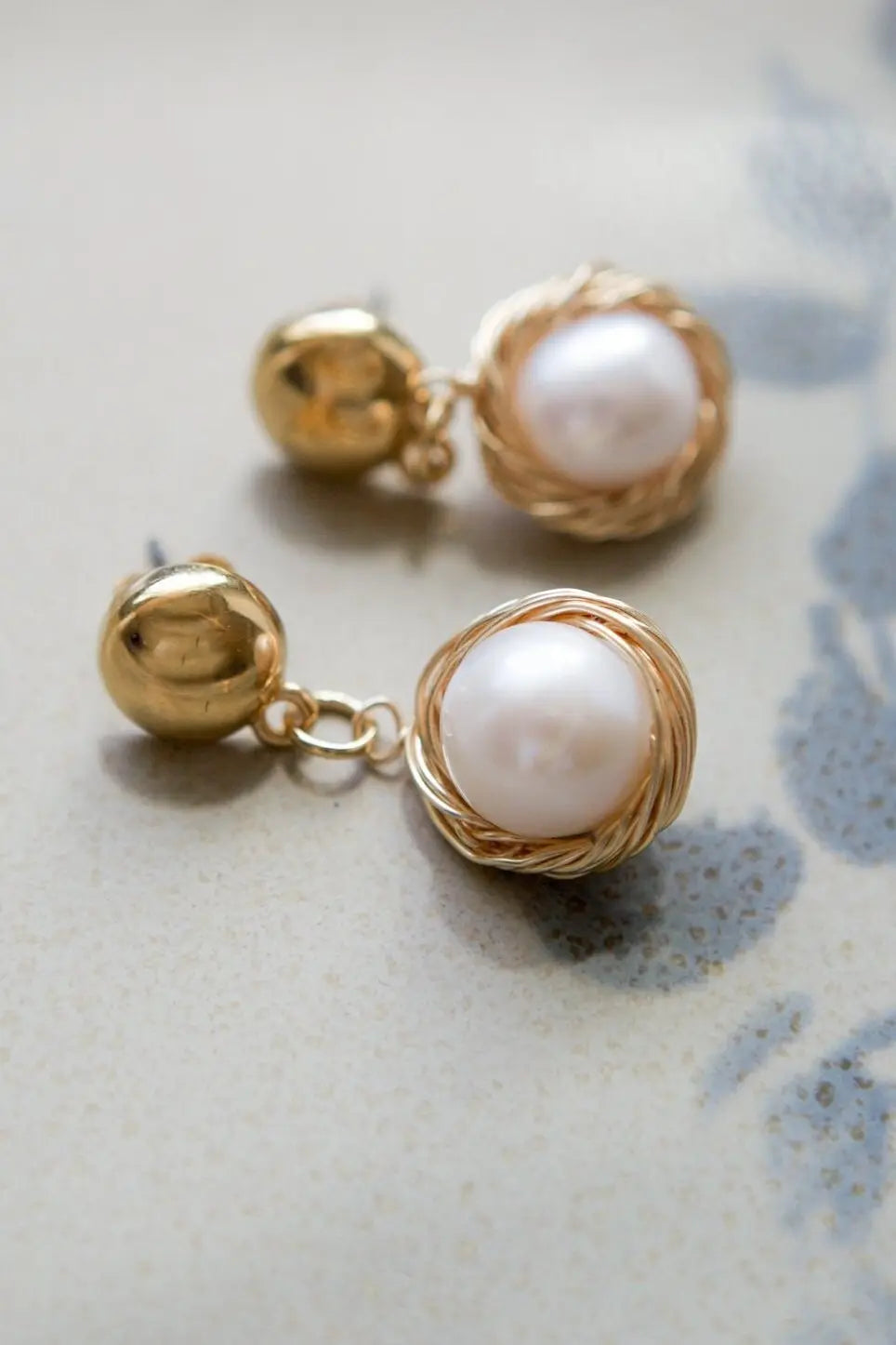 MOTHER of pearl Earrings, Drop gold pearl earrings, Bridal wedding earrings, pearl jewelry, Perlen Ohrringe, gift for her