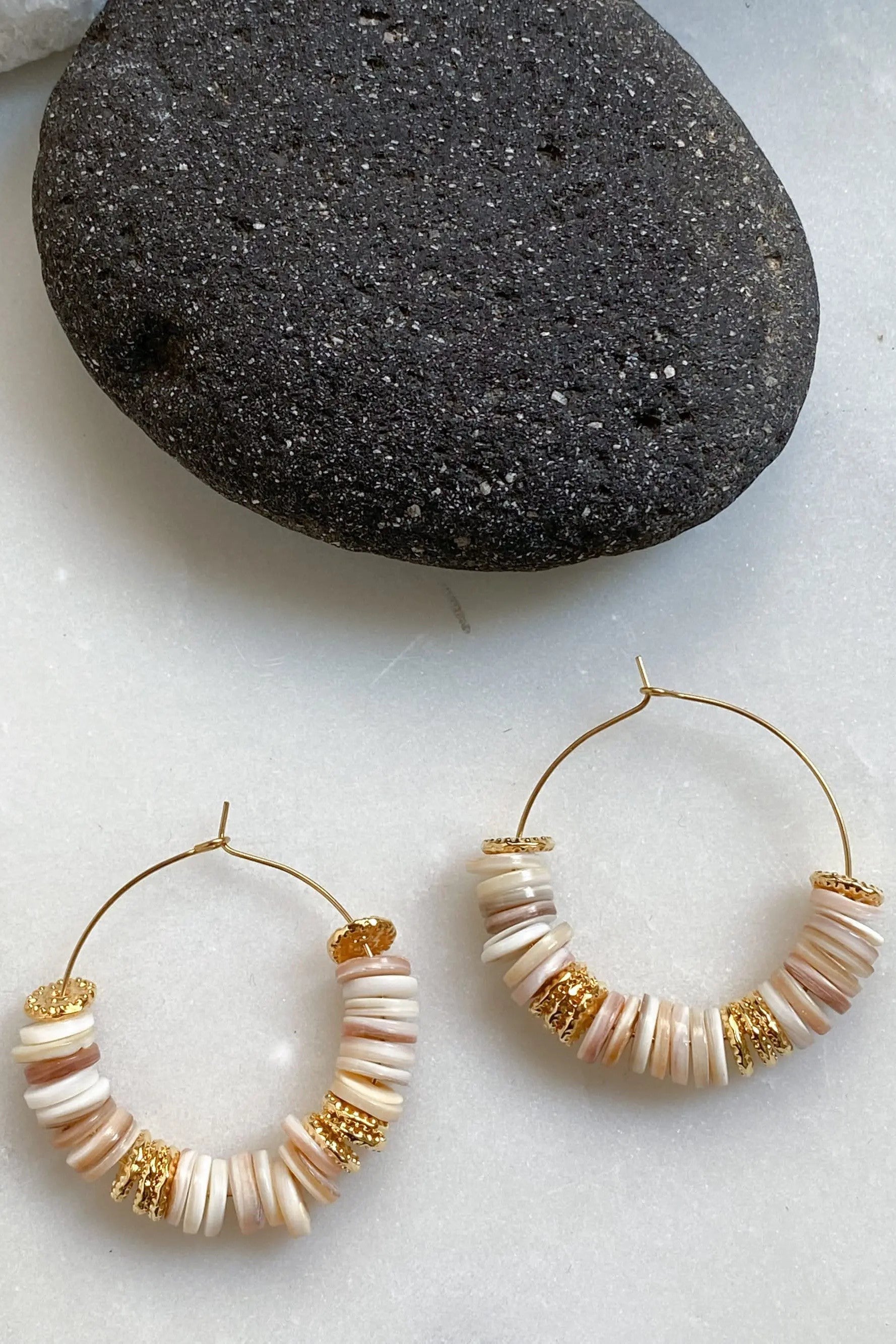 SHELL Hoop earrings, Natural heishi beads earrings , Earthy colors hoop earrings, Creoles boho, Hoop Gypsy earrings, Summer jewelry