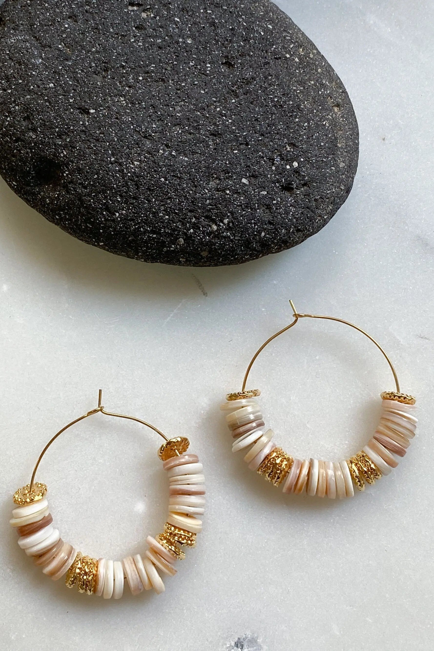 SHELL Hoop earrings, Natural heishi beads earrings , Earthy colors hoop earrings, Creoles boho, Hoop Gypsy earrings, Summer jewelry