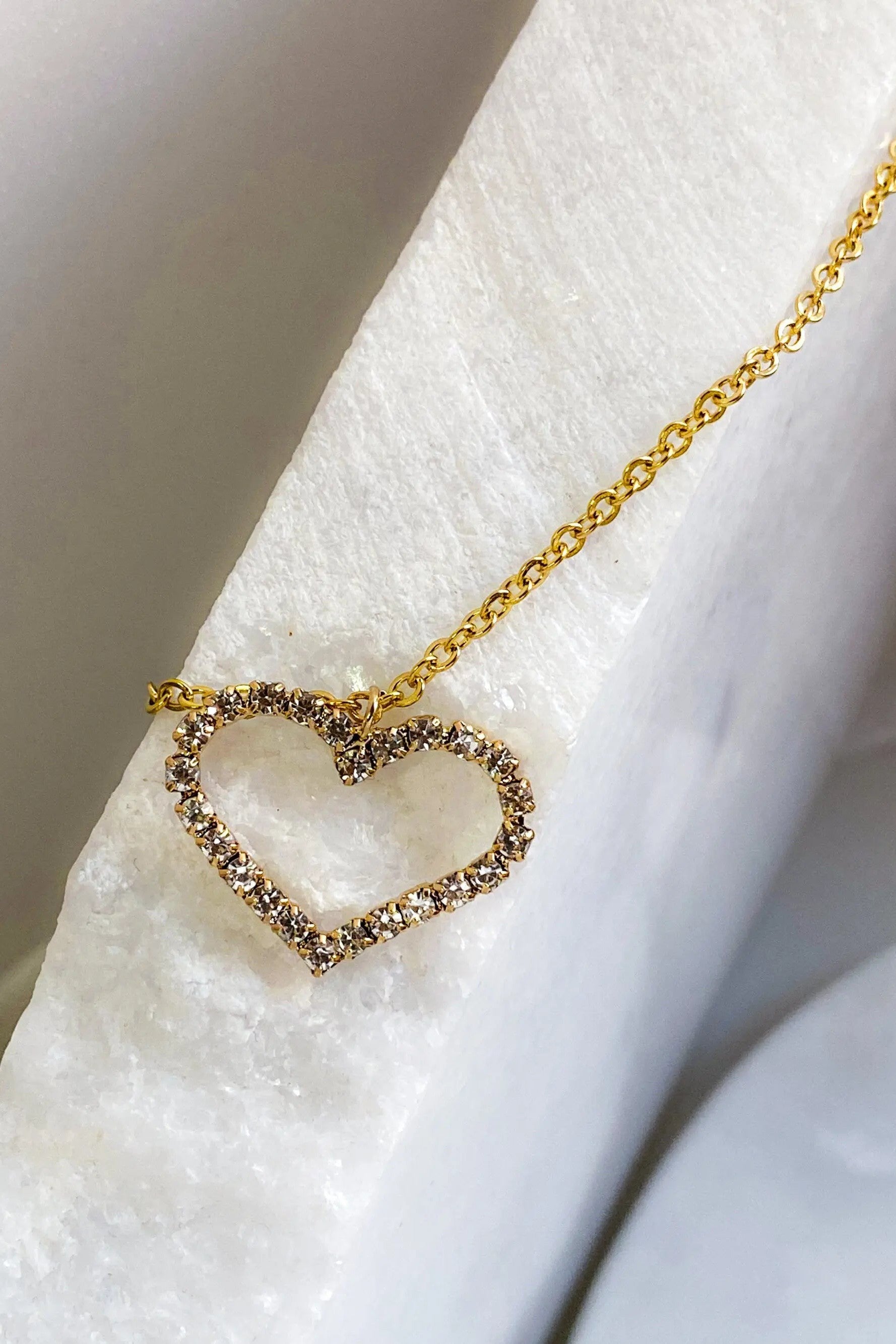 Heart charm Necklace, Gold chain necklace with crystal heart, Dainty Minimalist necklace, Necklace with large heart pendant, Gift for her