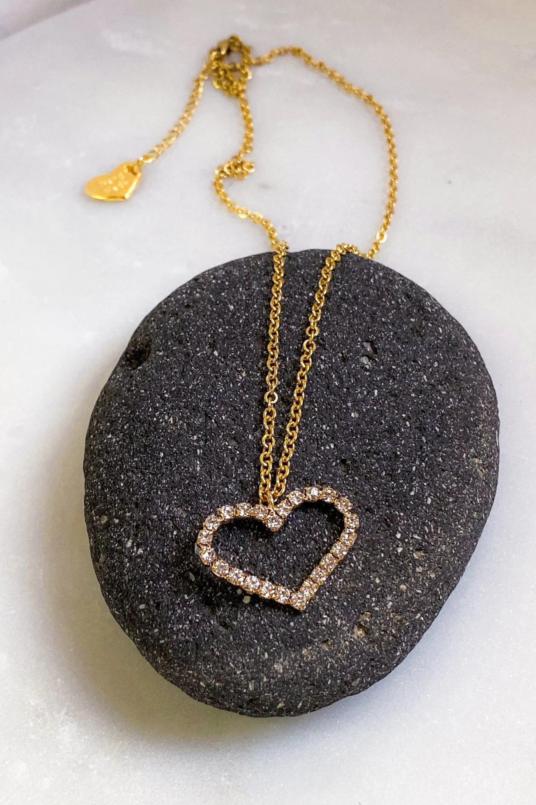 Heart charm Necklace, Gold chain necklace with crystal heart, Dainty Minimalist necklace, Necklace with large heart pendant, Gift for her