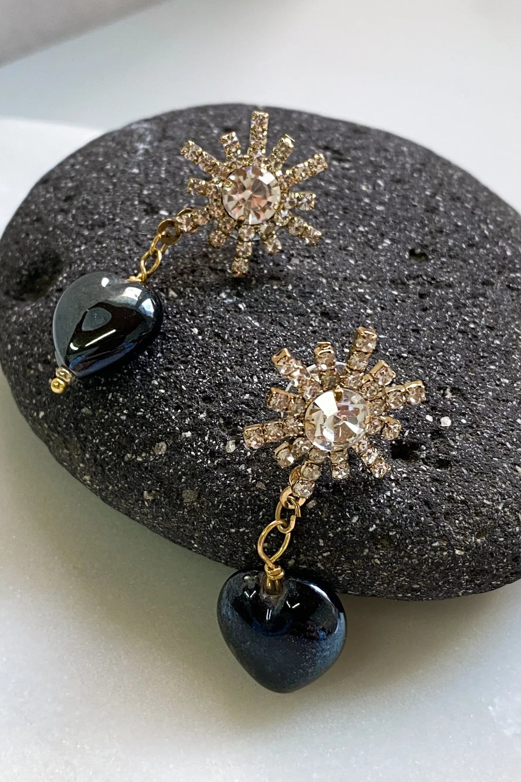 Crystal star earrings with black hearts, Big star earrings, Chunky Heart Earrings, Y2K heart earrings, Vintage style, Saint Valentines Gift