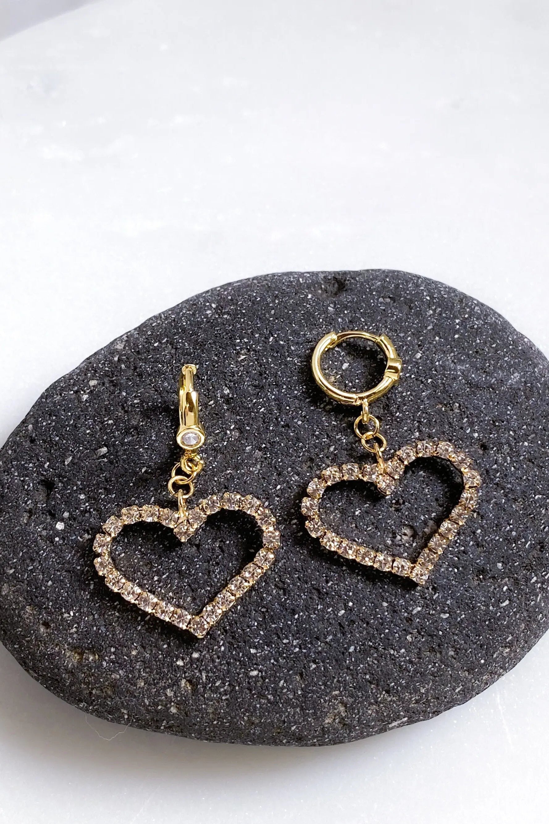 Large Heart Earrings, Gold Huggie hoop earrings with big crystal heart, Statement heart charm earrings, Y2K Vintage style, Valentine Gift