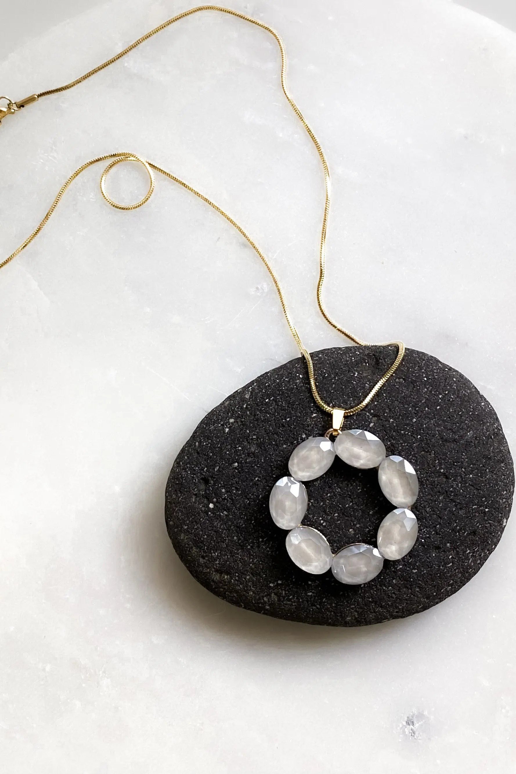Big circle pendant necklace, Crystal Round pendant, Flower necklace, Large circle gold Chain Necklace, Long chain necklace, Mum gift