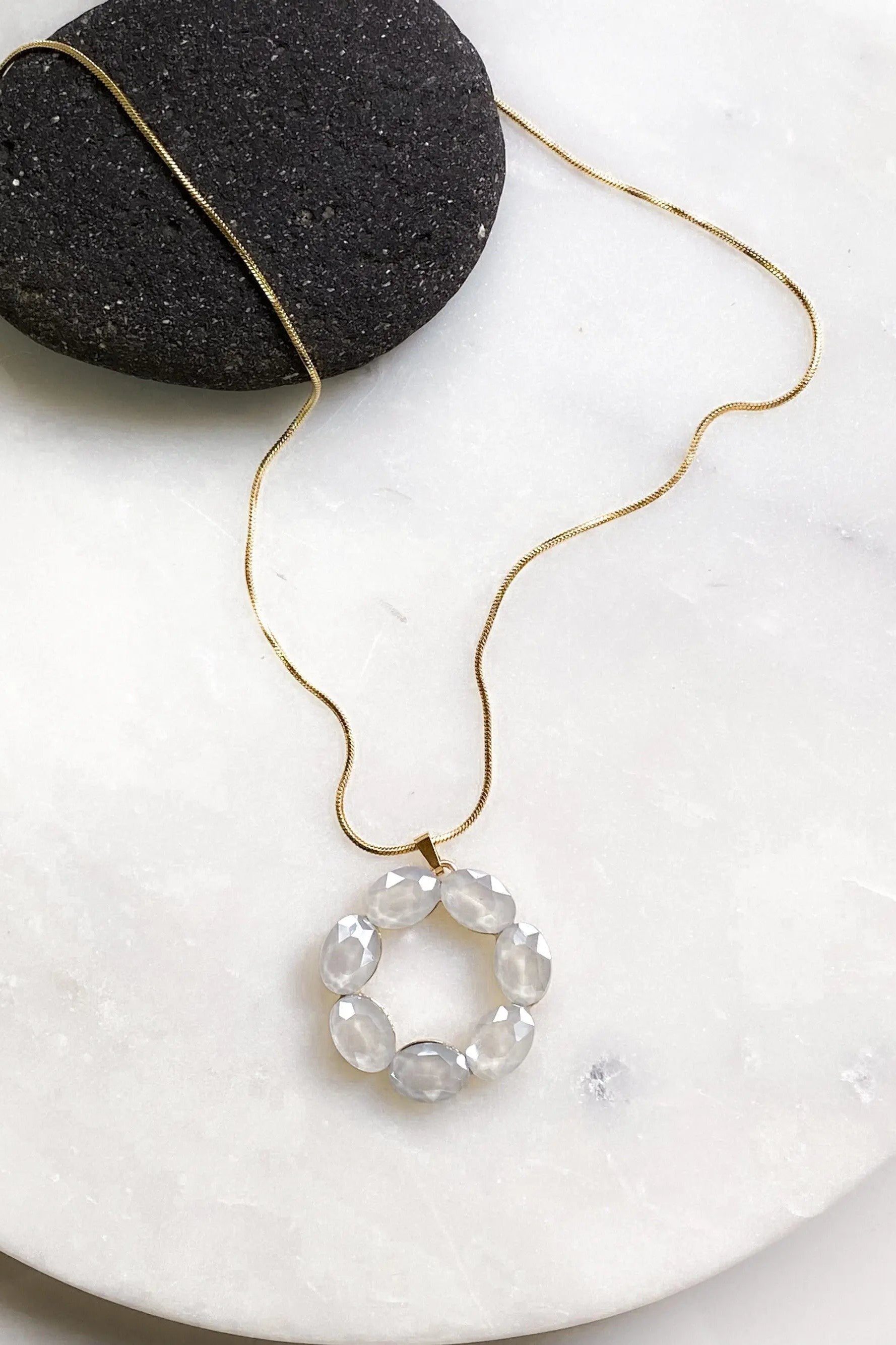 Big circle pendant necklace, Crystal Round pendant, Flower necklace, Large circle gold Chain Necklace, Long chain necklace, Mum gift