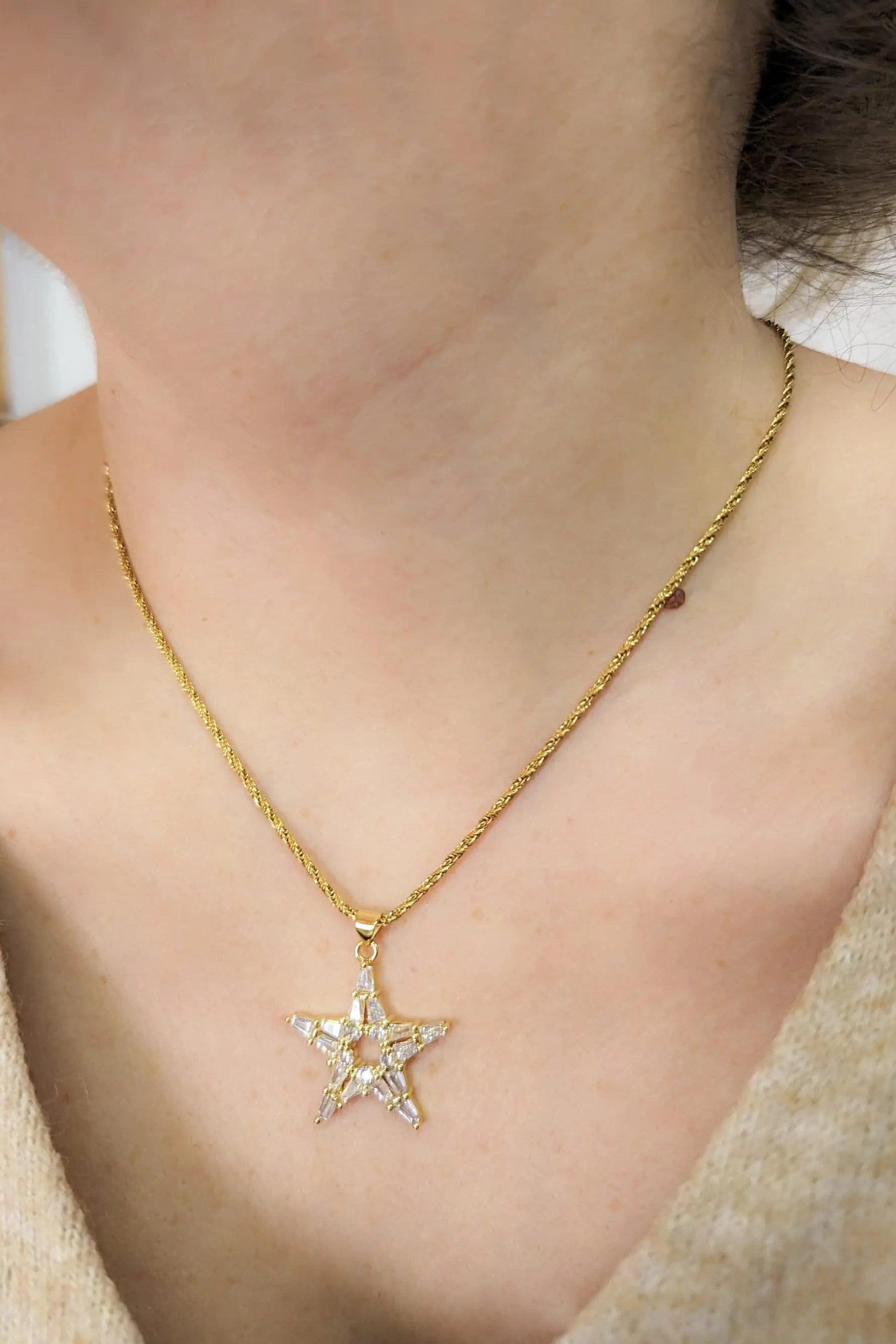 Gold Chain Star pendant necklace, Dainty Gold rope chain, Zircon Star Medallion, Thin chain Necklace with big star charm, Y2K star necklace