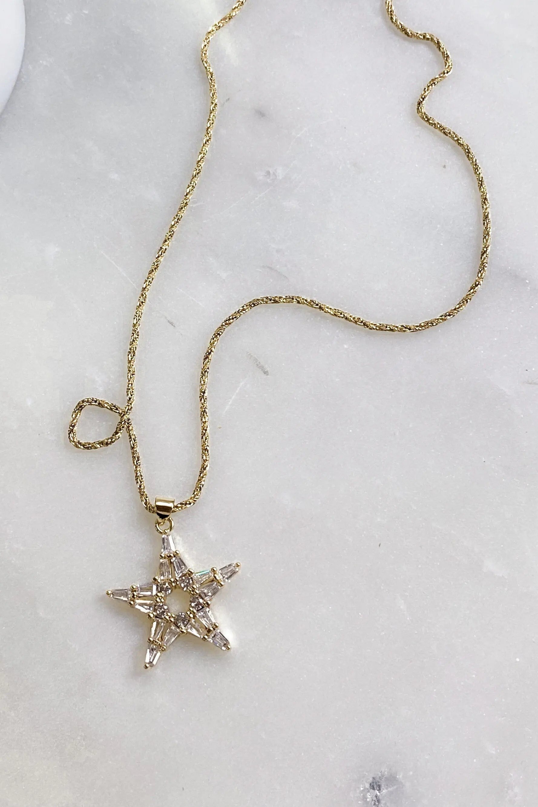 Gold Chain Star pendant necklace, Dainty Gold rope chain, Zircon Star Medallion, Thin chain Necklace with big star charm, Y2K star necklace