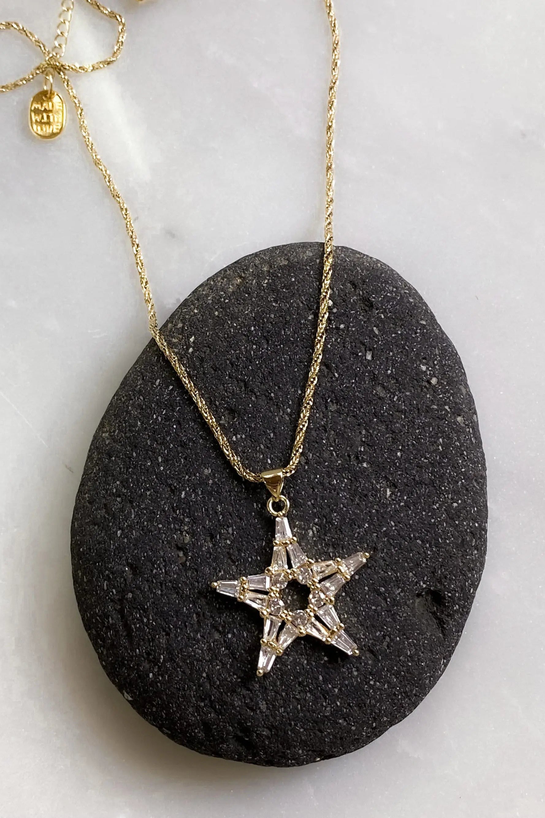 Gold Chain Star pendant necklace, Dainty Gold rope chain, Zircon Star Medallion, Thin chain Necklace with big star charm, Y2K star necklace