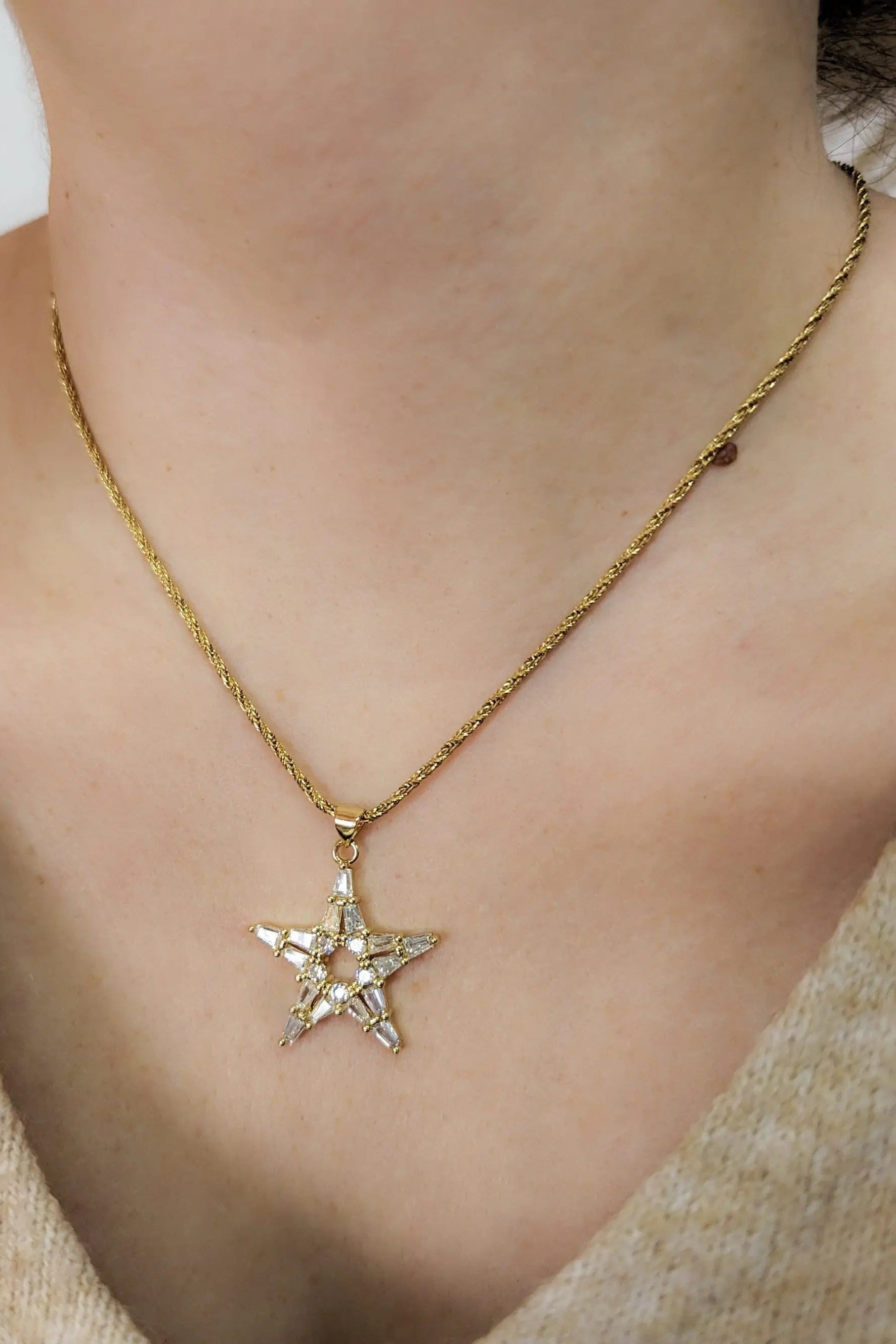 Gold Chain Star pendant necklace, Dainty Gold rope chain, Zircon Star Medallion, Thin chain Necklace with big star charm, Y2K star necklace