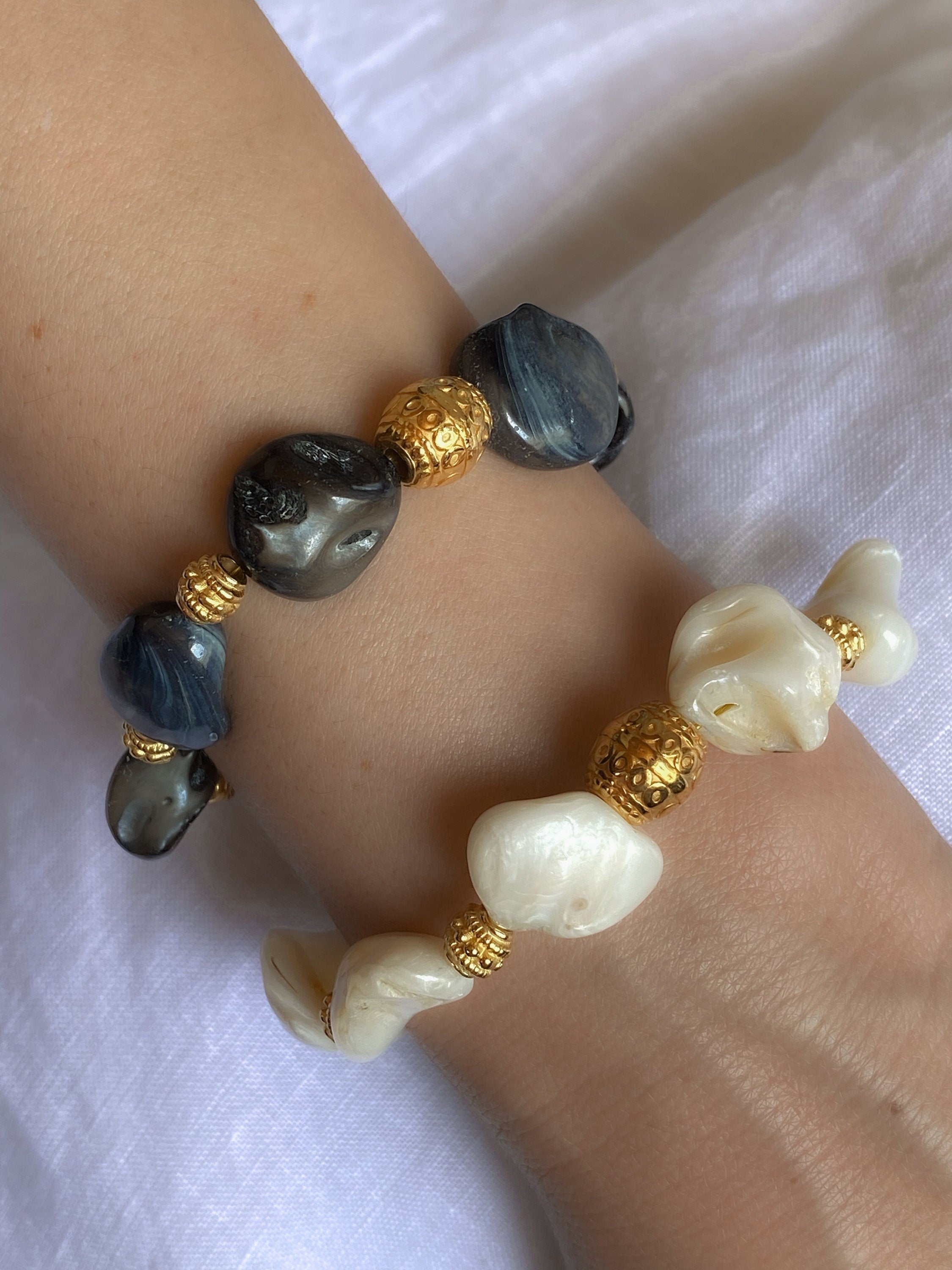 Statement shell beads bracelet