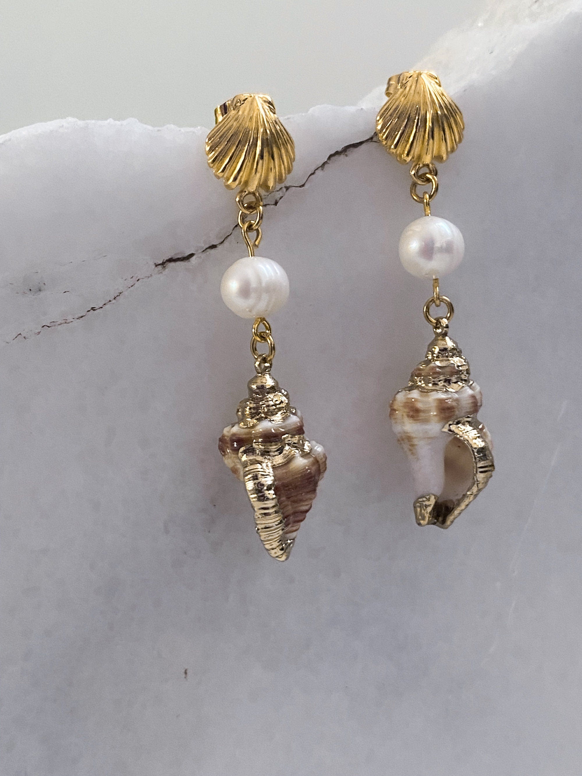 Pearl and natural shell earrings, Gold clam shell stud earrings, Siren core aesthetic jewelry, Summer little mermaids, Gift for her, MARINA