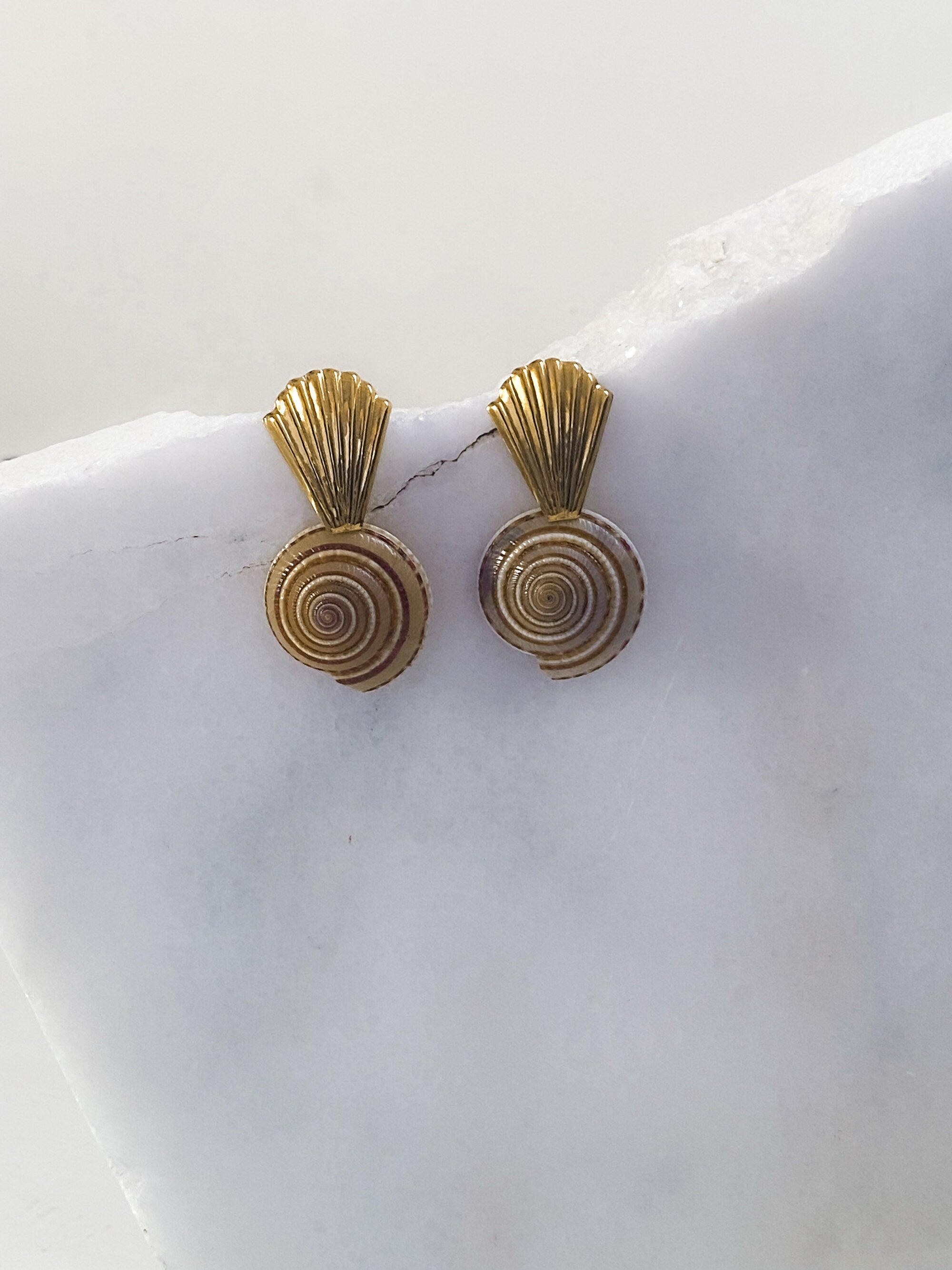 Big gold clam stud earrings with natural sea shells, Siren core aesthetic jewelry, Summer festive Little mermaid jewelry, Gift for her, GALI