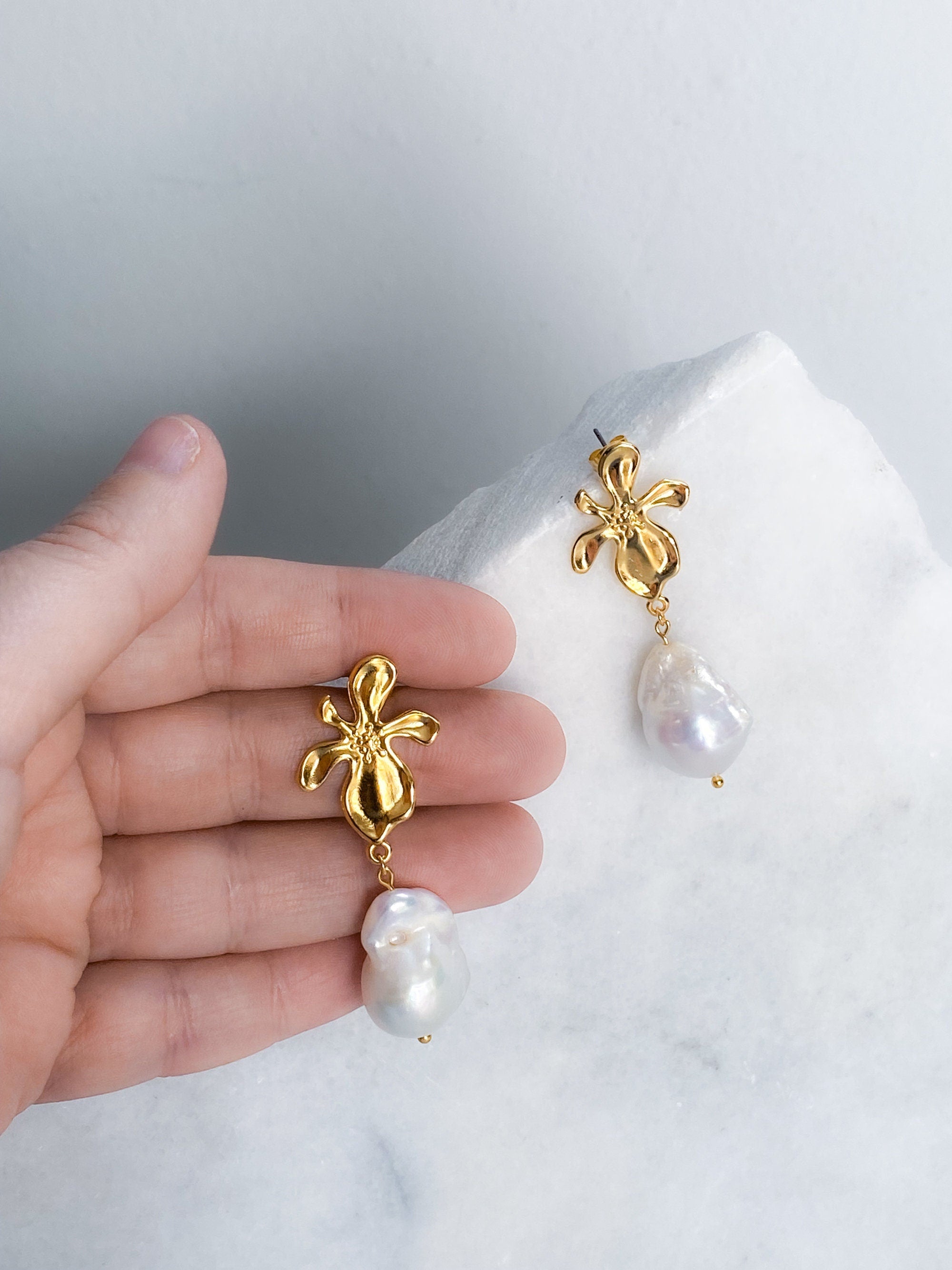 Baroque pearl flower stud earrings, Big freshwater pearl earrings, Big gold flower studs, Handmade wedding earrings, Gift for mum, ULA