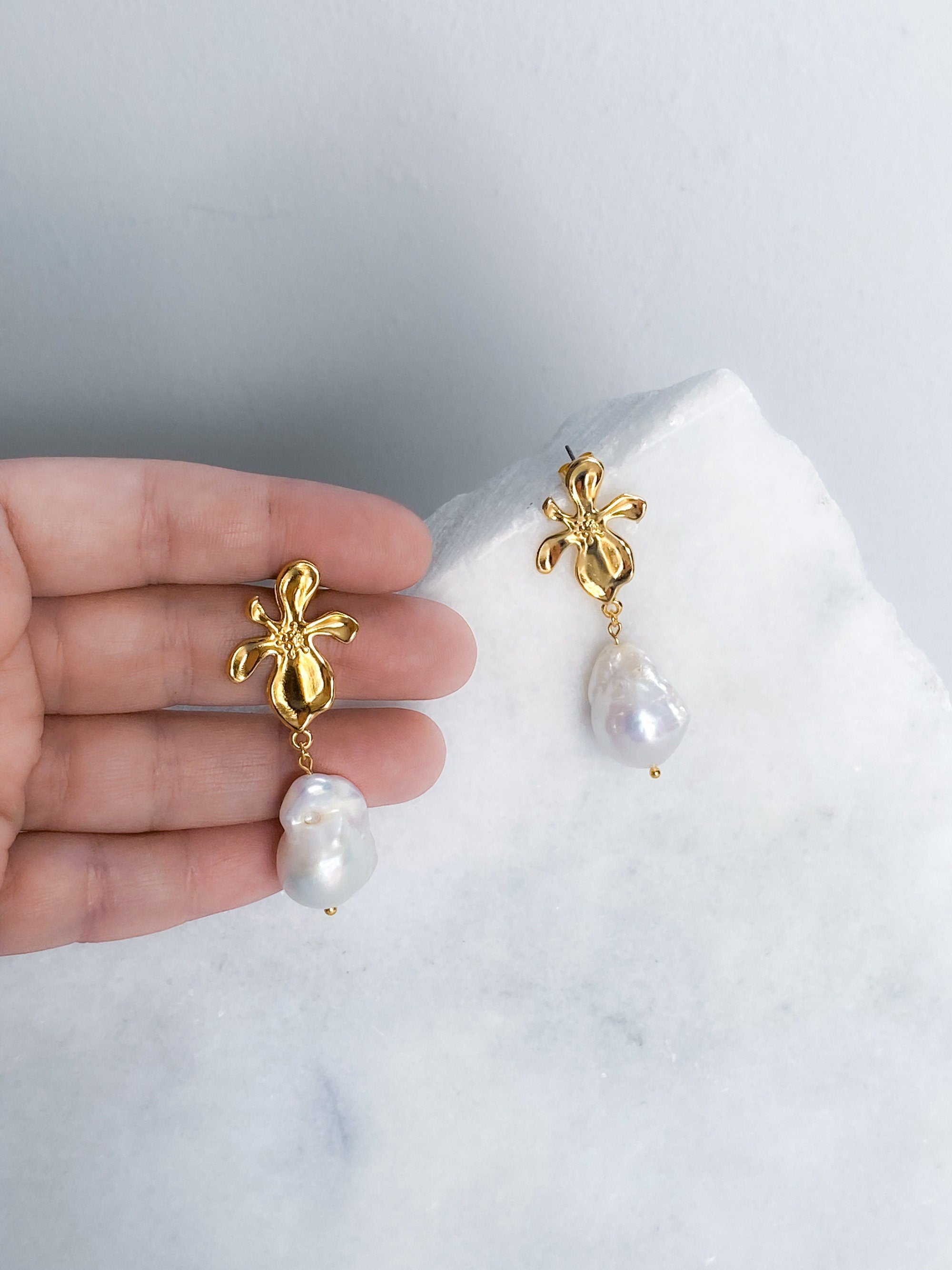 Baroque pearl flower stud earrings, Big freshwater pearl earrings, Big gold flower studs, Handmade wedding earrings, Gift for mum, ULA